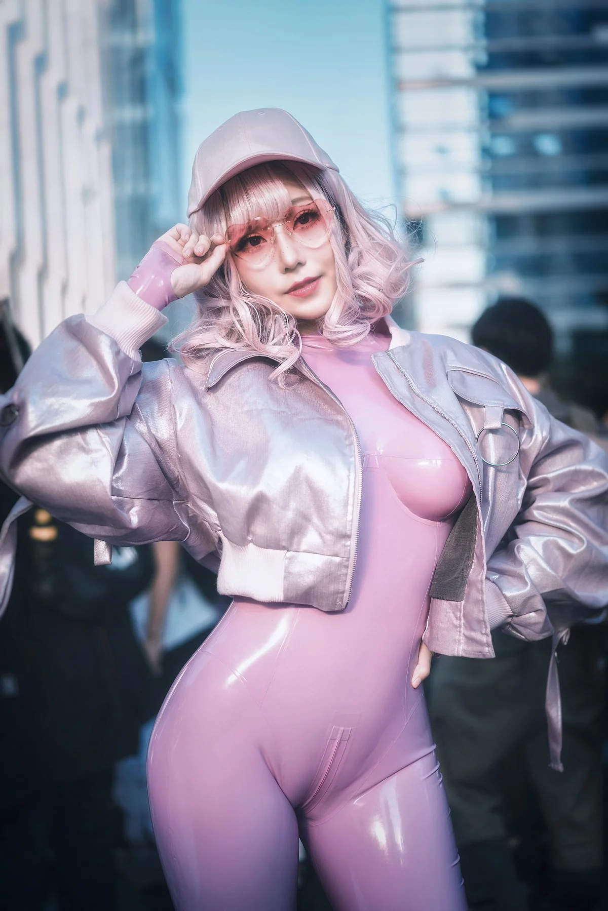 Coser小姐姐菌烨tako乳胶紧身衣主题户外性感黑色+粉色皮质紧身衣惹火诱惑写真38P
