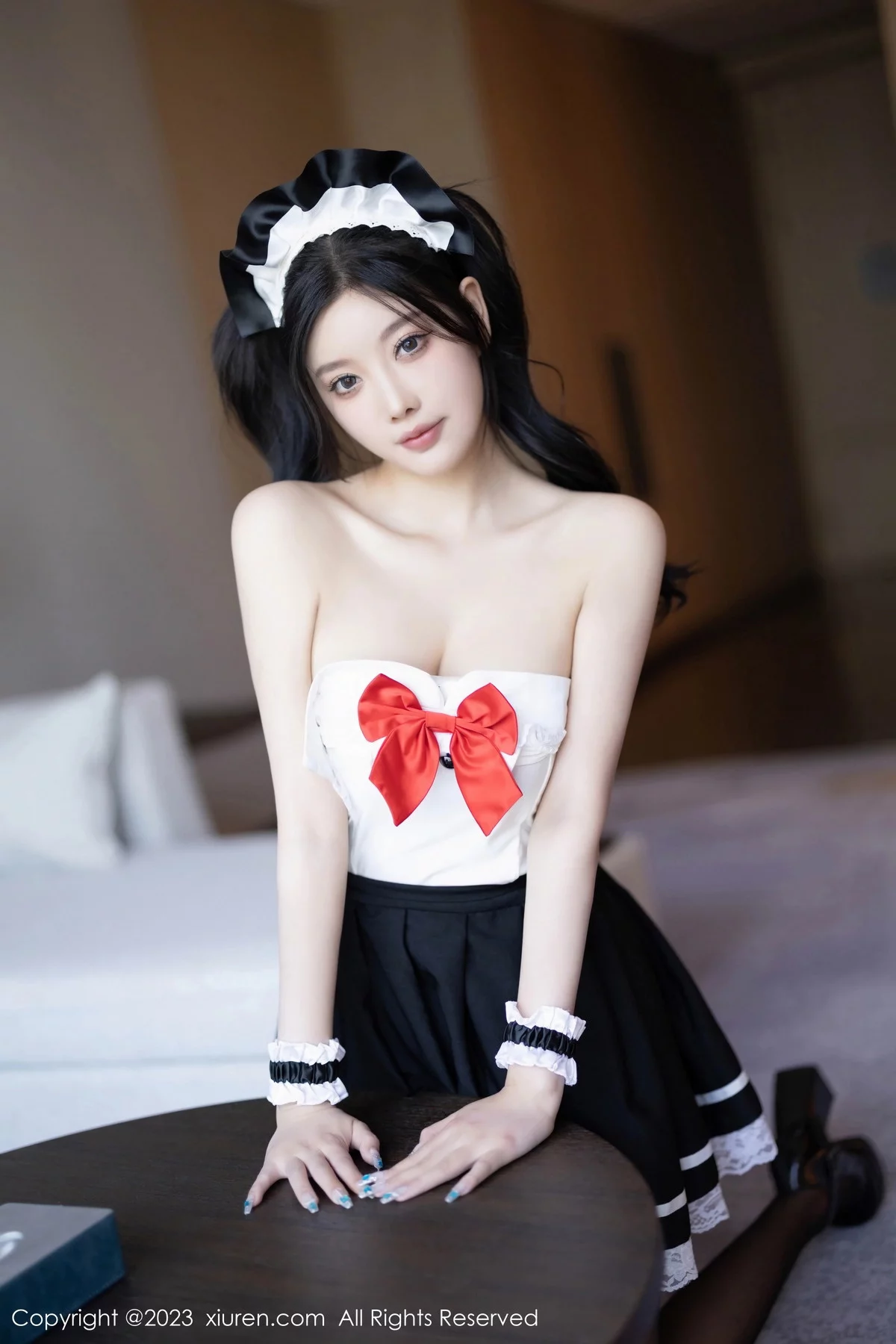 XiuRen第7590期_女神杨晨晨Yome性感白色蕾丝内衣配白丝袜秀丰满身材诱惑写真92P