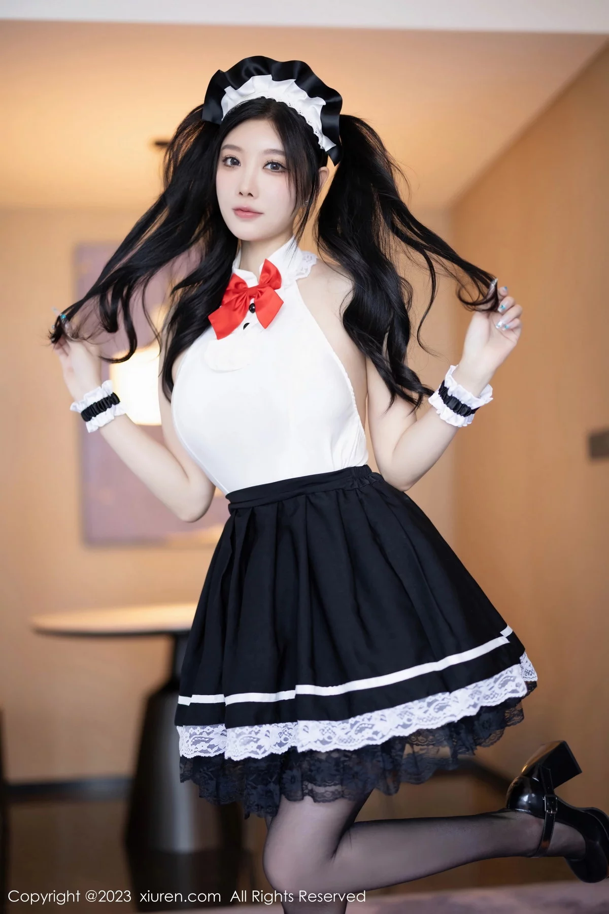 XiuRen第7590期_女神杨晨晨Yome性感白色蕾丝内衣配白丝袜秀丰满身材诱惑写真92P
