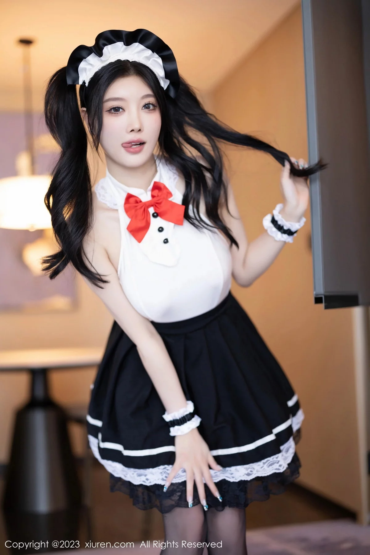 XiuRen第7590期_女神杨晨晨Yome性感白色蕾丝内衣配白丝袜秀丰满身材诱惑写真92P