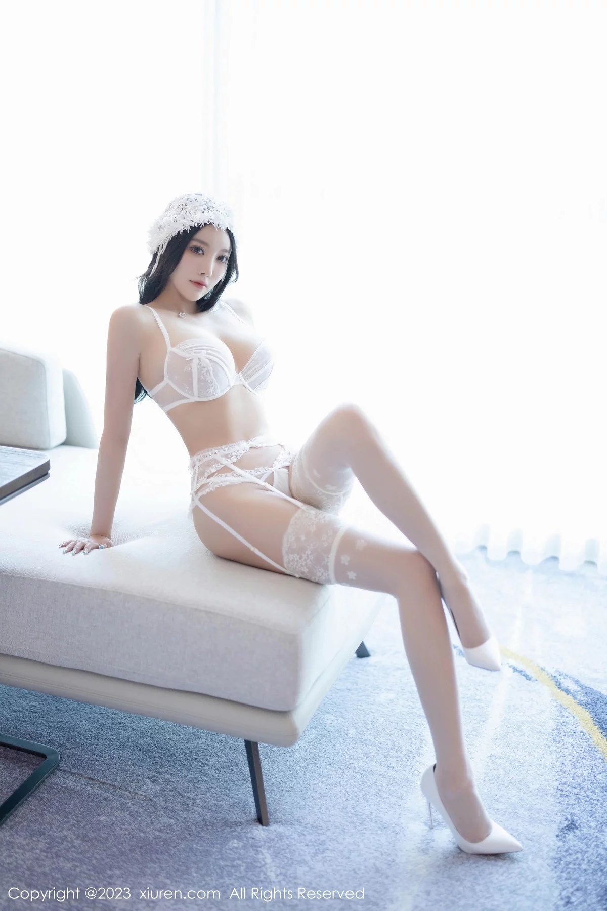 XiuRen第7590期_女神杨晨晨Yome性感白色蕾丝内衣配白丝袜秀丰满身材诱惑写真92P