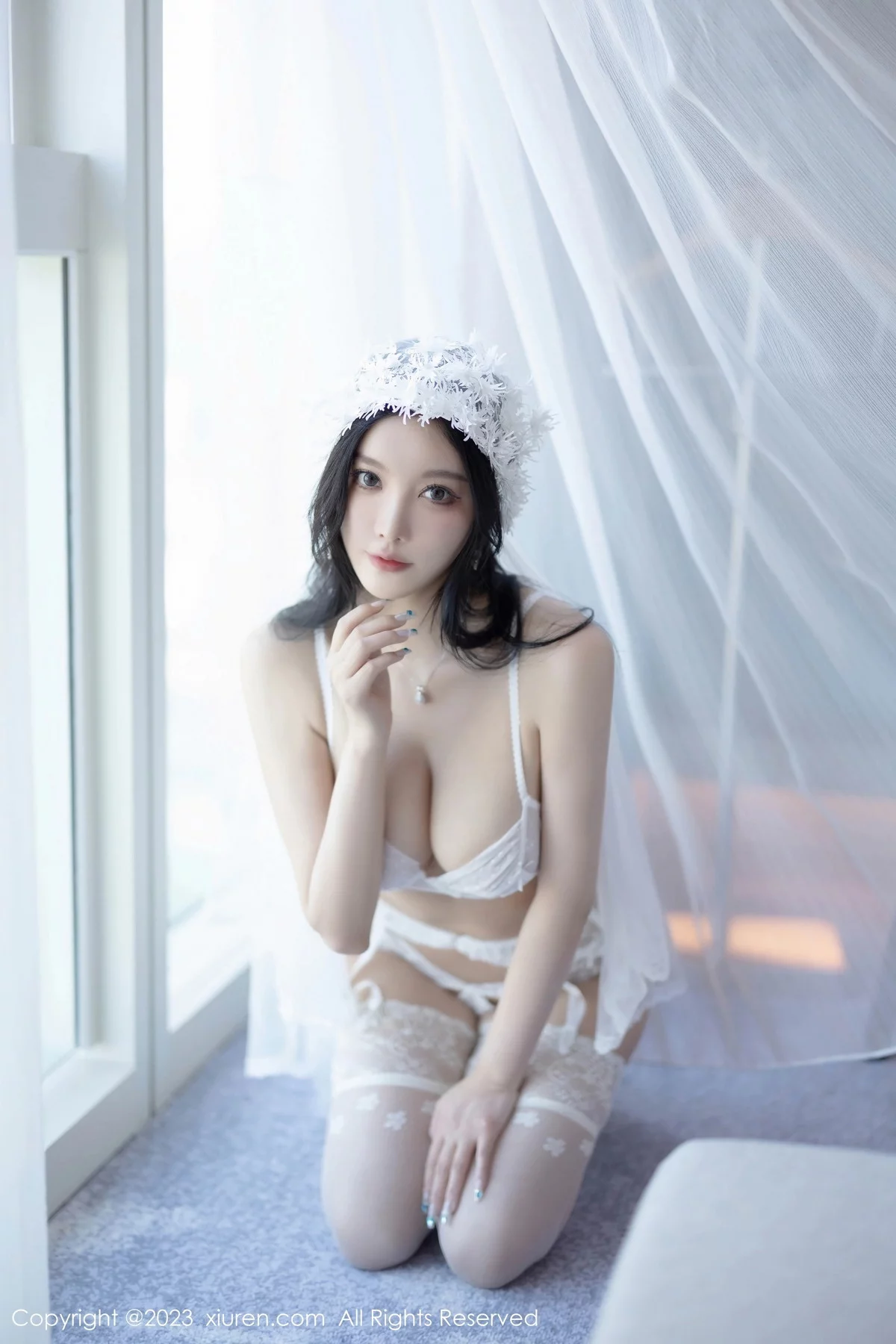 XiuRen第7590期_女神杨晨晨Yome性感白色蕾丝内衣配白丝袜秀丰满身材诱惑写真92P