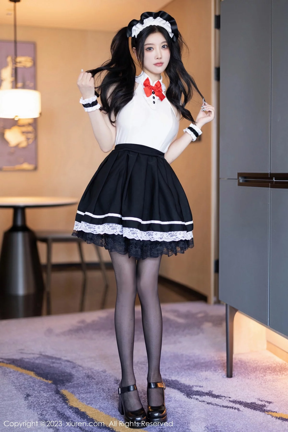 XiuRen第7590期_女神杨晨晨Yome性感白色蕾丝内衣配白丝袜秀丰满身材诱惑写真92P