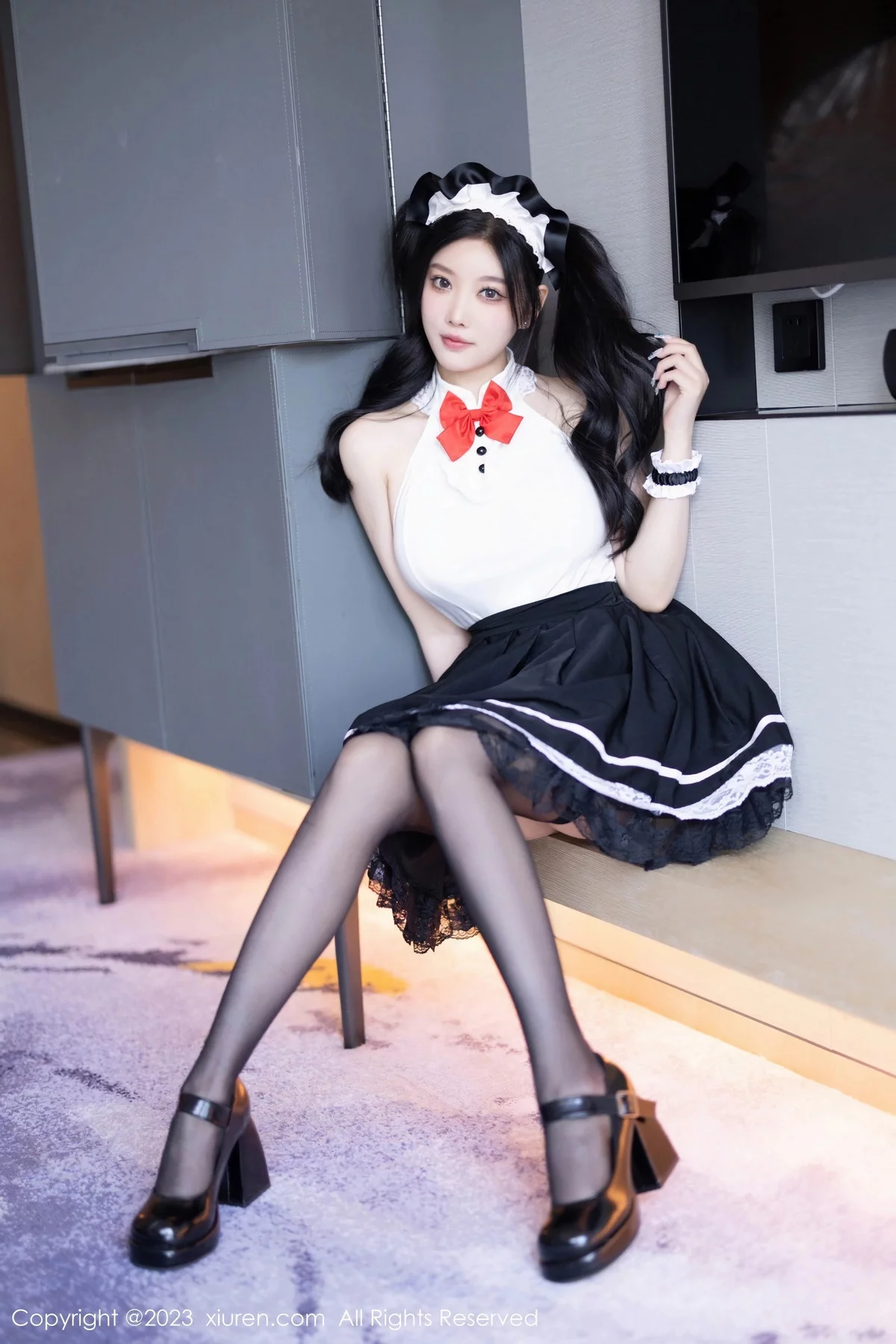 XiuRen第7590期_女神杨晨晨Yome性感白色蕾丝内衣配白丝袜秀丰满身材诱惑写真92P