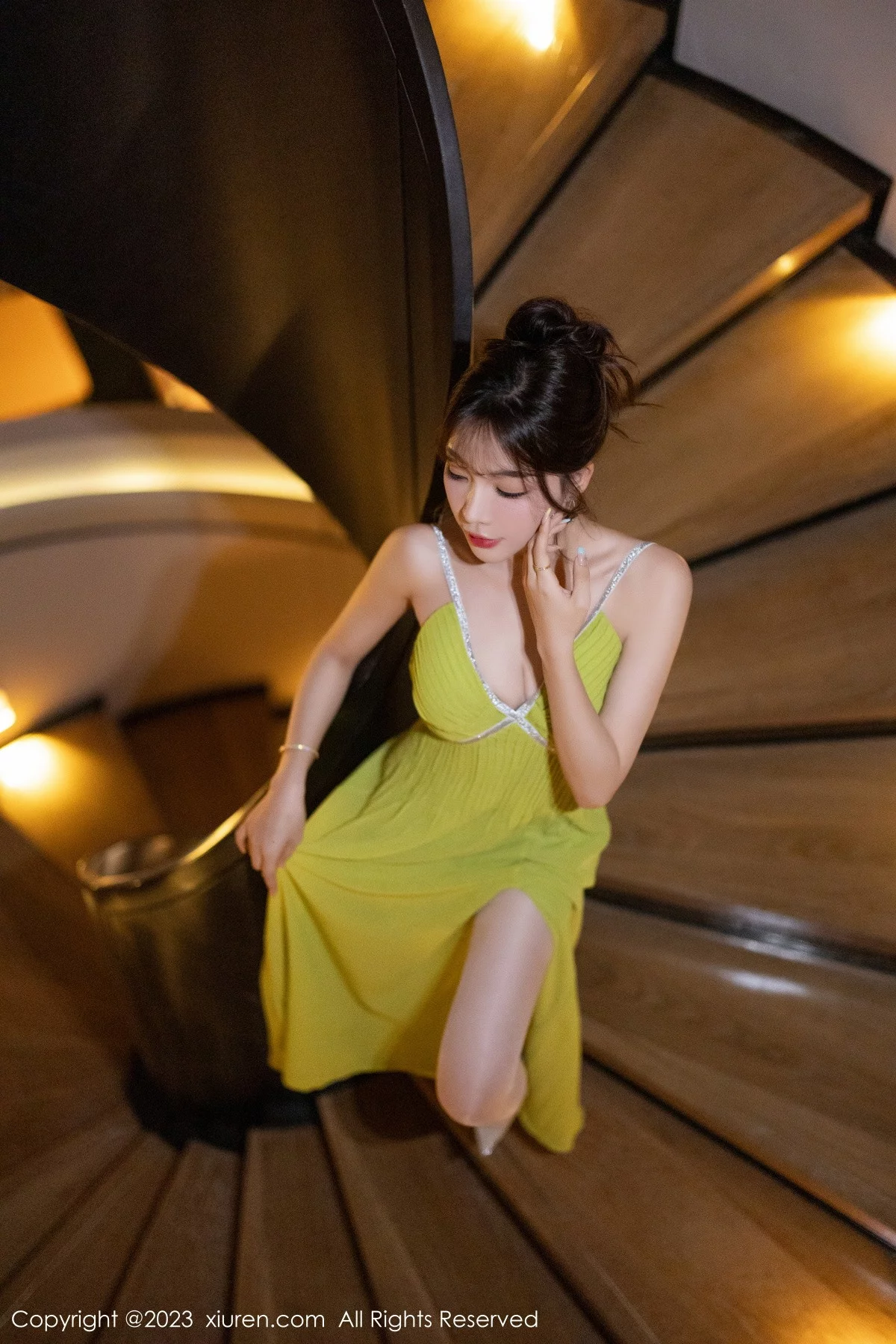 XiuRen第7696期_女神徐莉芝Booty性感连衣长裙+红色蕾丝情趣睡裙完美诱惑写真83P