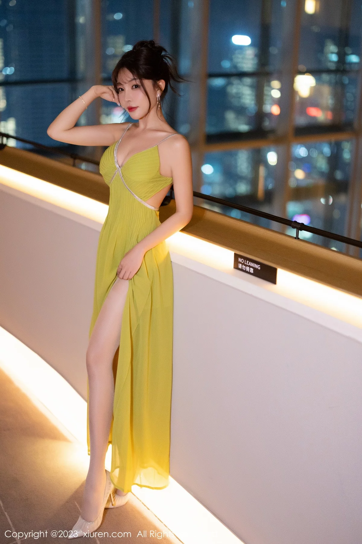 XiuRen第7696期_女神徐莉芝Booty性感连衣长裙+红色蕾丝情趣睡裙完美诱惑写真83P