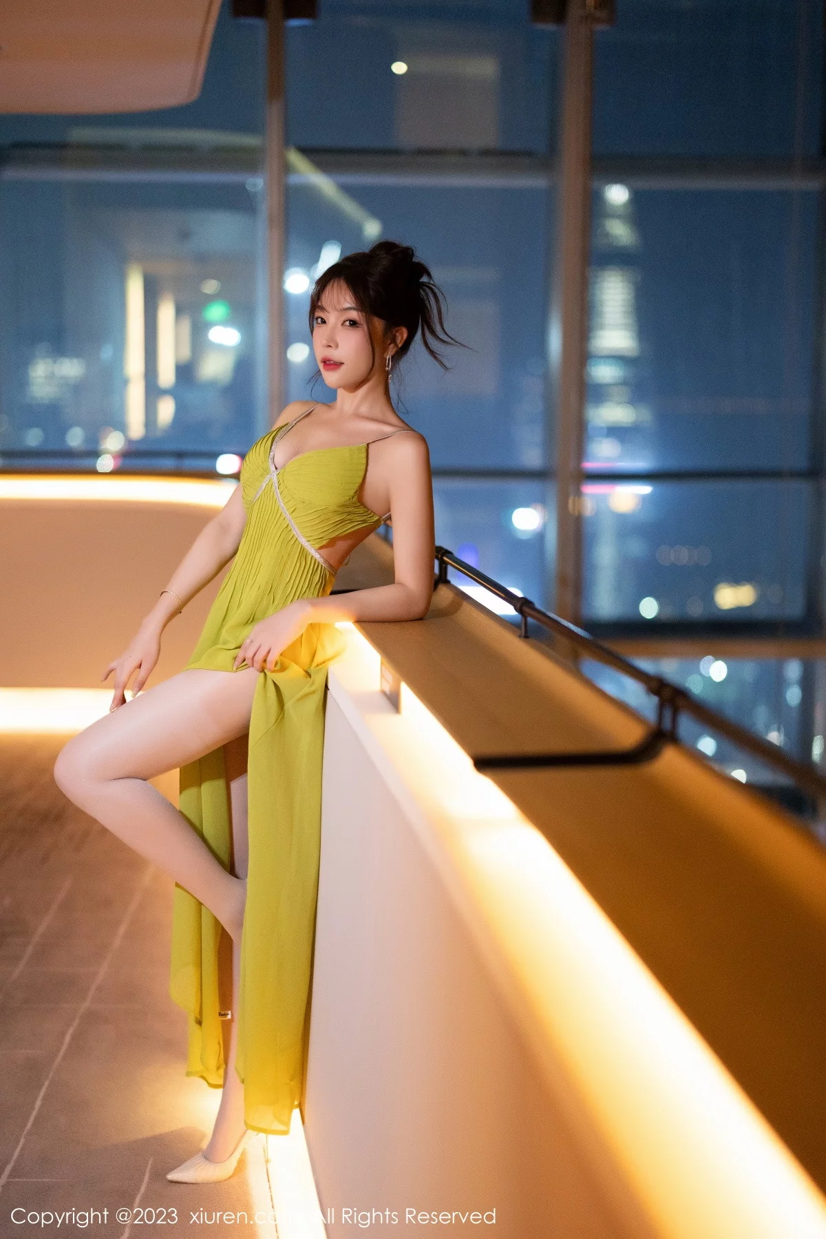 XiuRen第7696期_女神徐莉芝Booty性感连衣长裙+红色蕾丝情趣睡裙完美诱惑写真83P