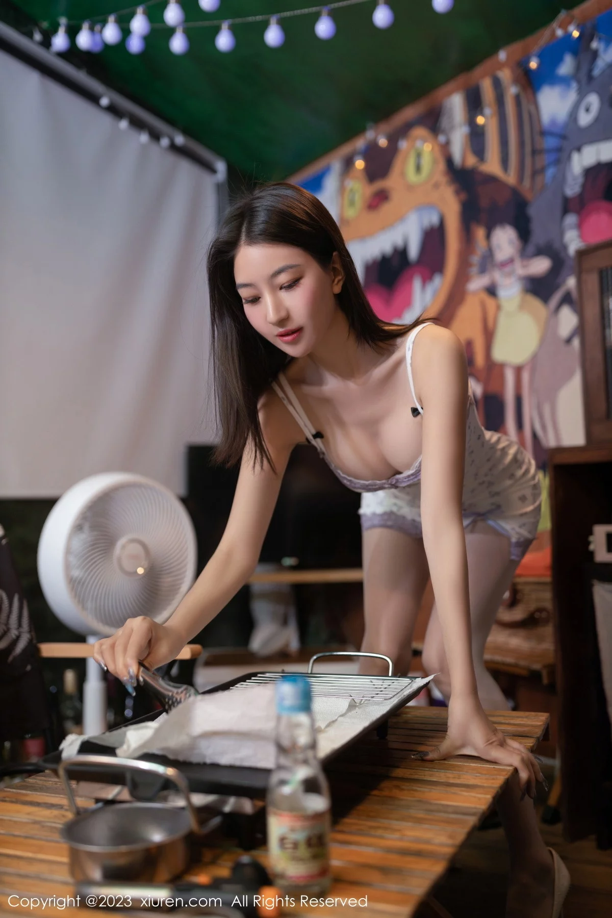 XiuRen第7694期_模特熊小诺性感白色图案吊带短裙露白色内衣秀曼妙身姿诱惑写真76P