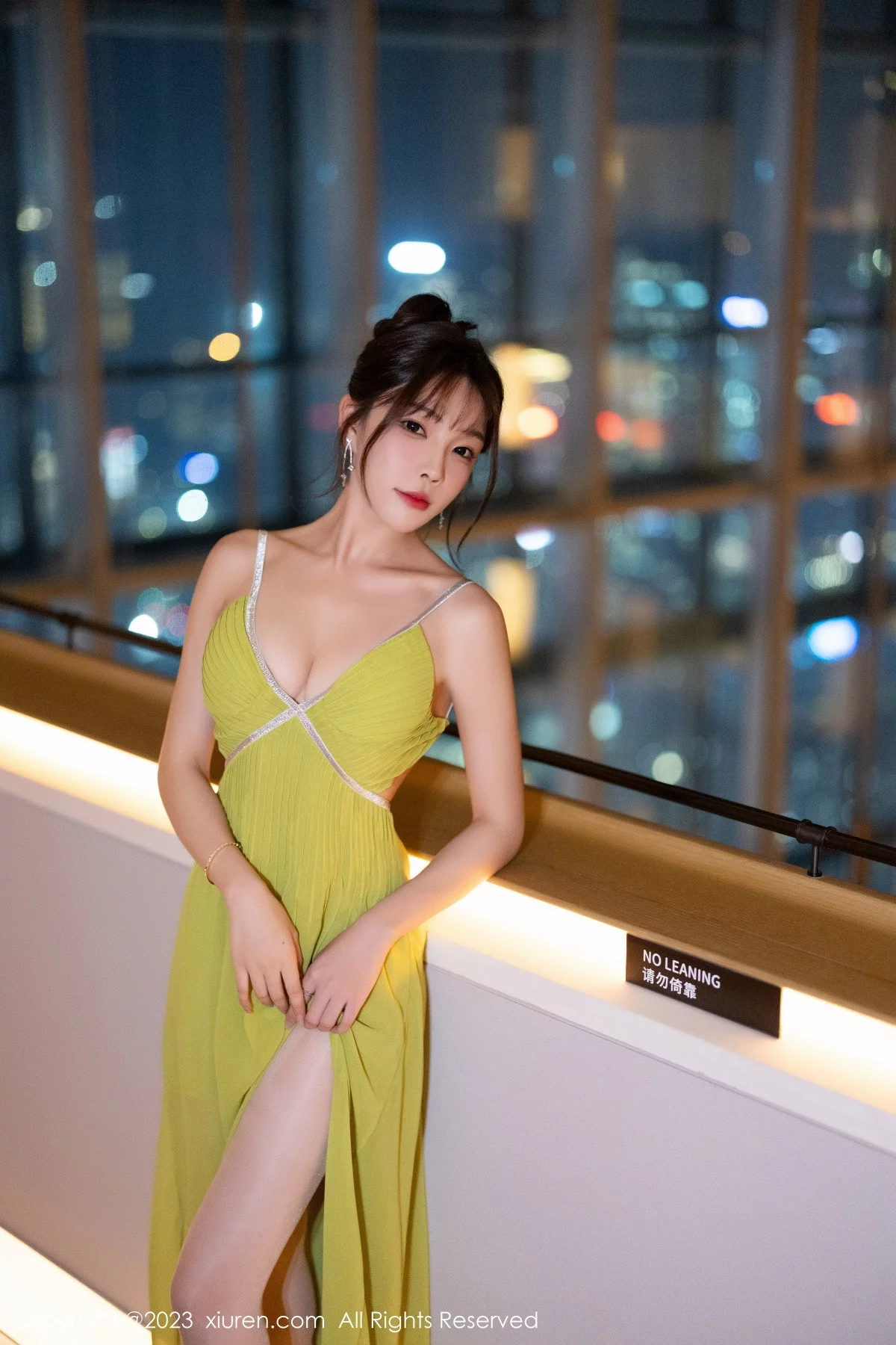 XiuRen第7696期_女神徐莉芝Booty性感连衣长裙+红色蕾丝情趣睡裙完美诱惑写真83P
