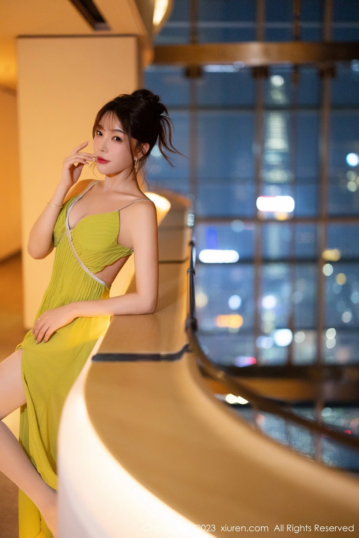 XiuRen第7696期_女神徐莉芝Booty性感连衣长裙+红色蕾丝情趣睡裙完美诱惑写真83P