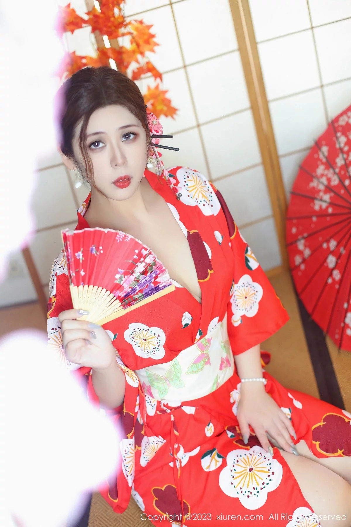 XiuRen第7736期_模特月野兔美妞性感红色和服配蕾丝肉丝袜秀曼妙身姿诱惑写真54P