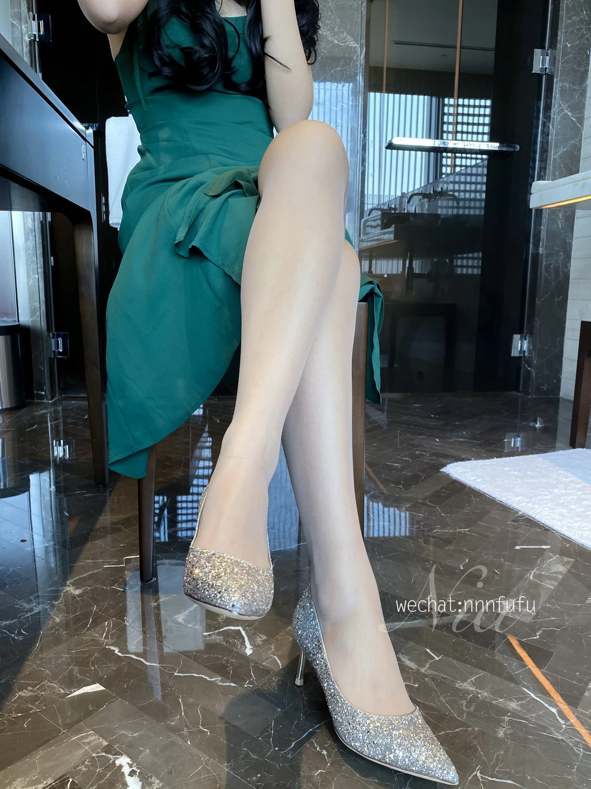网络美女安乔乔儿长裙肉丝主题私房性感绿色长裙配超薄肉丝秀美腿玉足迷人写真84P