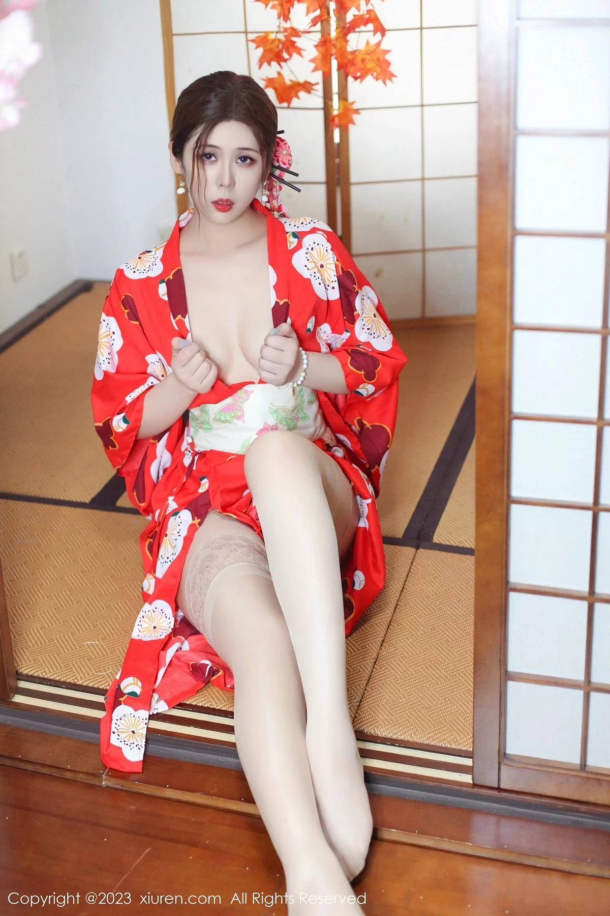 XiuRen第7736期_模特月野兔美妞性感红色和服配蕾丝肉丝袜秀曼妙身姿诱惑写真54P