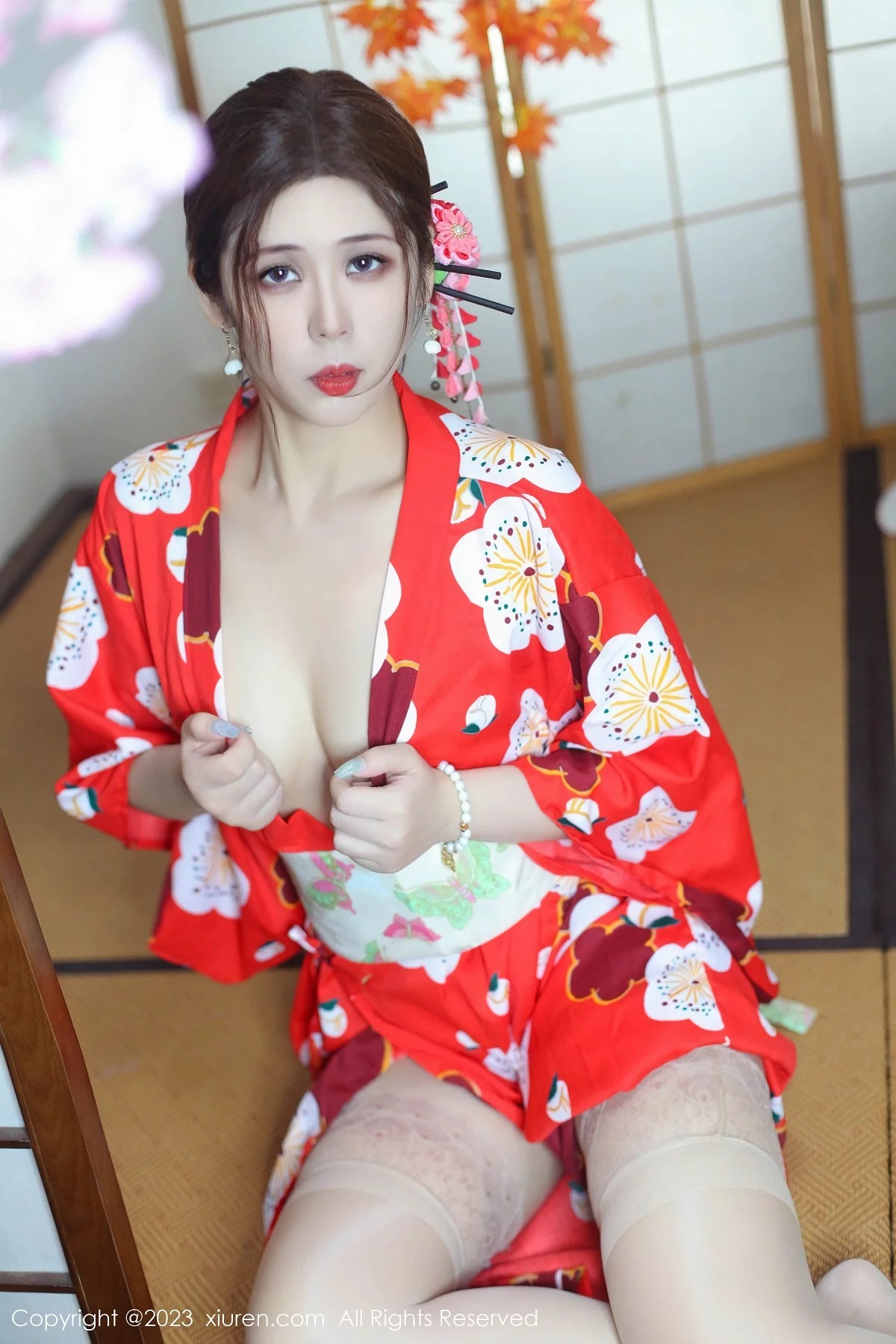 XiuRen第7736期_模特月野兔美妞性感红色和服配蕾丝肉丝袜秀曼妙身姿诱惑写真54P