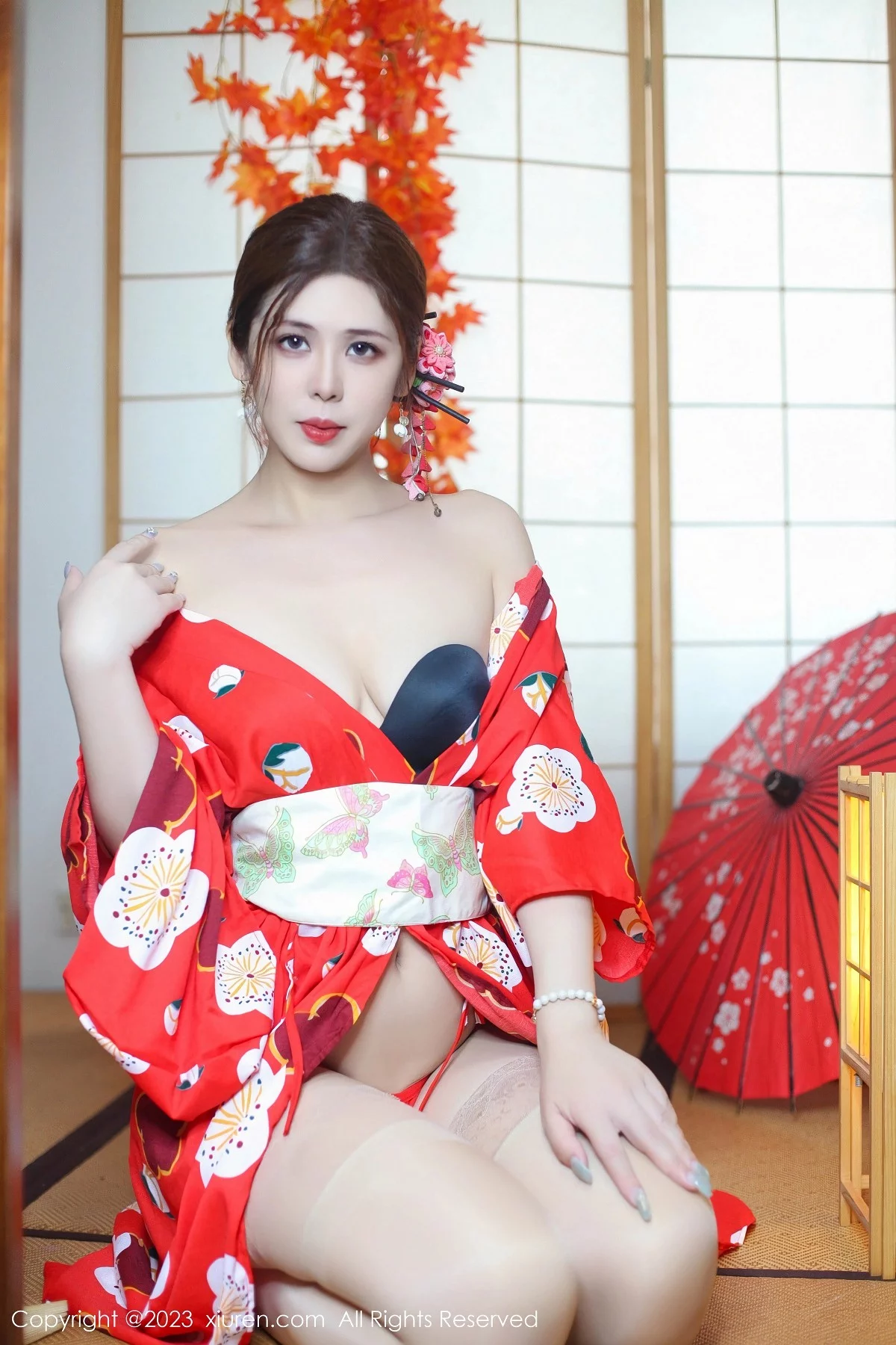 XiuRen第7736期_模特月野兔美妞性感红色和服配蕾丝肉丝袜秀曼妙身姿诱惑写真54P