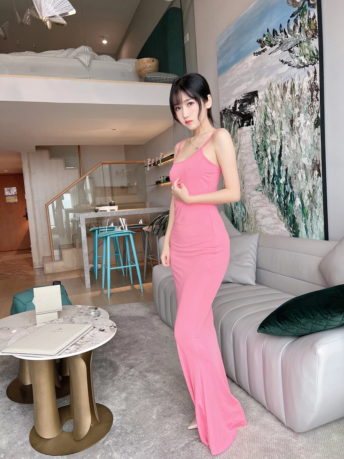人气Coser不呆猫粉色激凸人妻主题性感粉红吊带长裙配超薄肉丝秀美腿诱惑写真39P