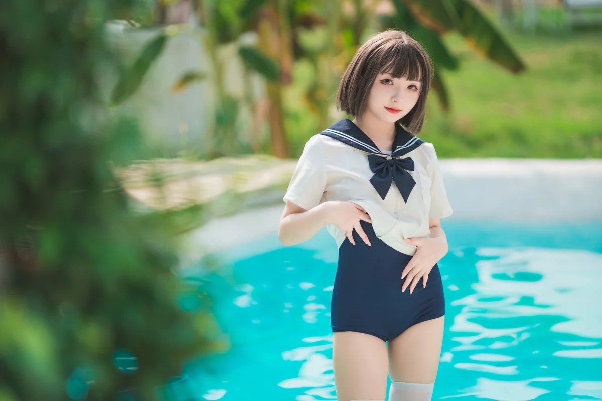网络美女花铃JK死库水主题泳池性感死库水配白丝袜湿身秀翘臀美腿迷人诱惑写真109P