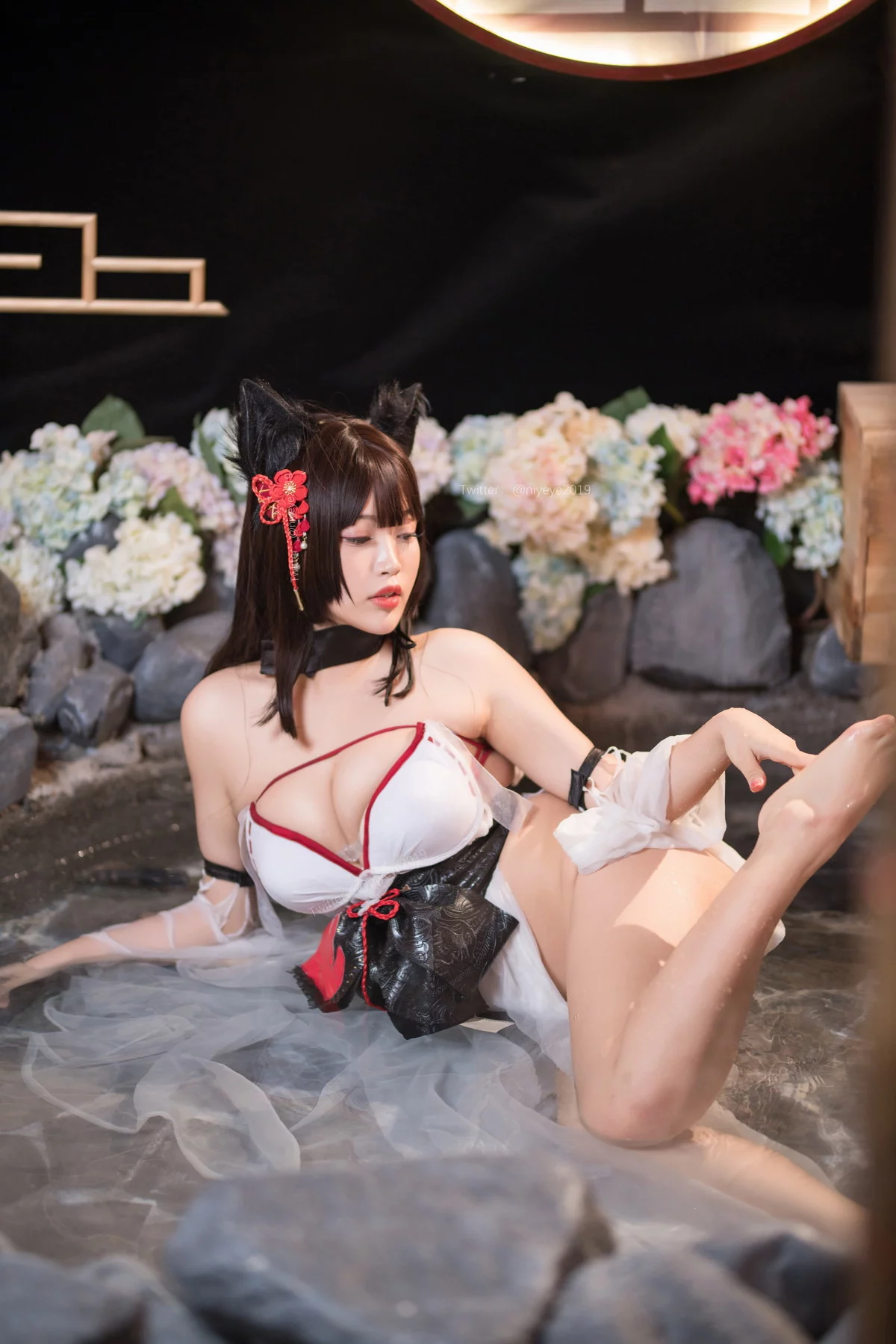 萌系小姐姐白烨湿身天诚泳装主题性感猫女郎装扮白色薄纱服饰秀丰满身材诱惑写真61P