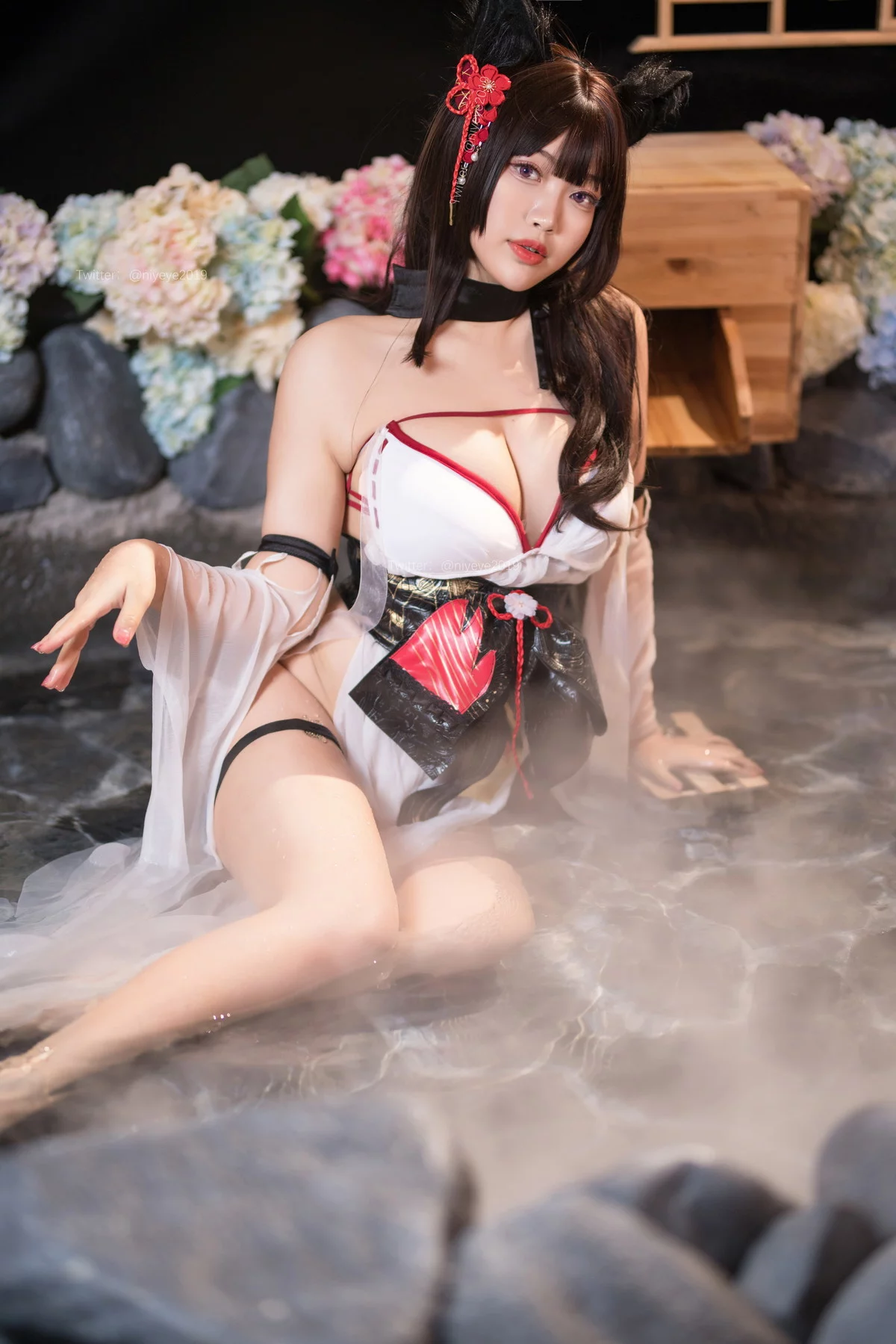 萌系小姐姐白烨湿身天诚泳装主题性感猫女郎装扮白色薄纱服饰秀丰满身材诱惑写真61P