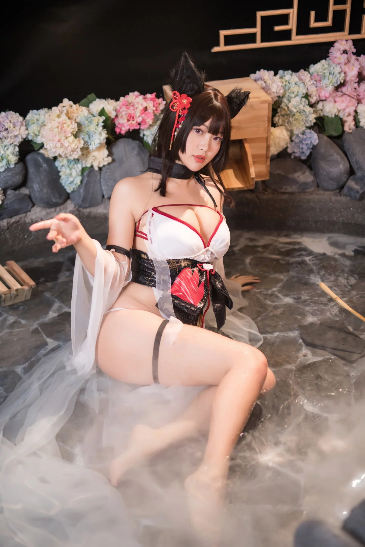 萌系小姐姐白烨湿身天诚泳装主题性感猫女郎装扮白色薄纱服饰秀丰满身材诱惑写真61P
