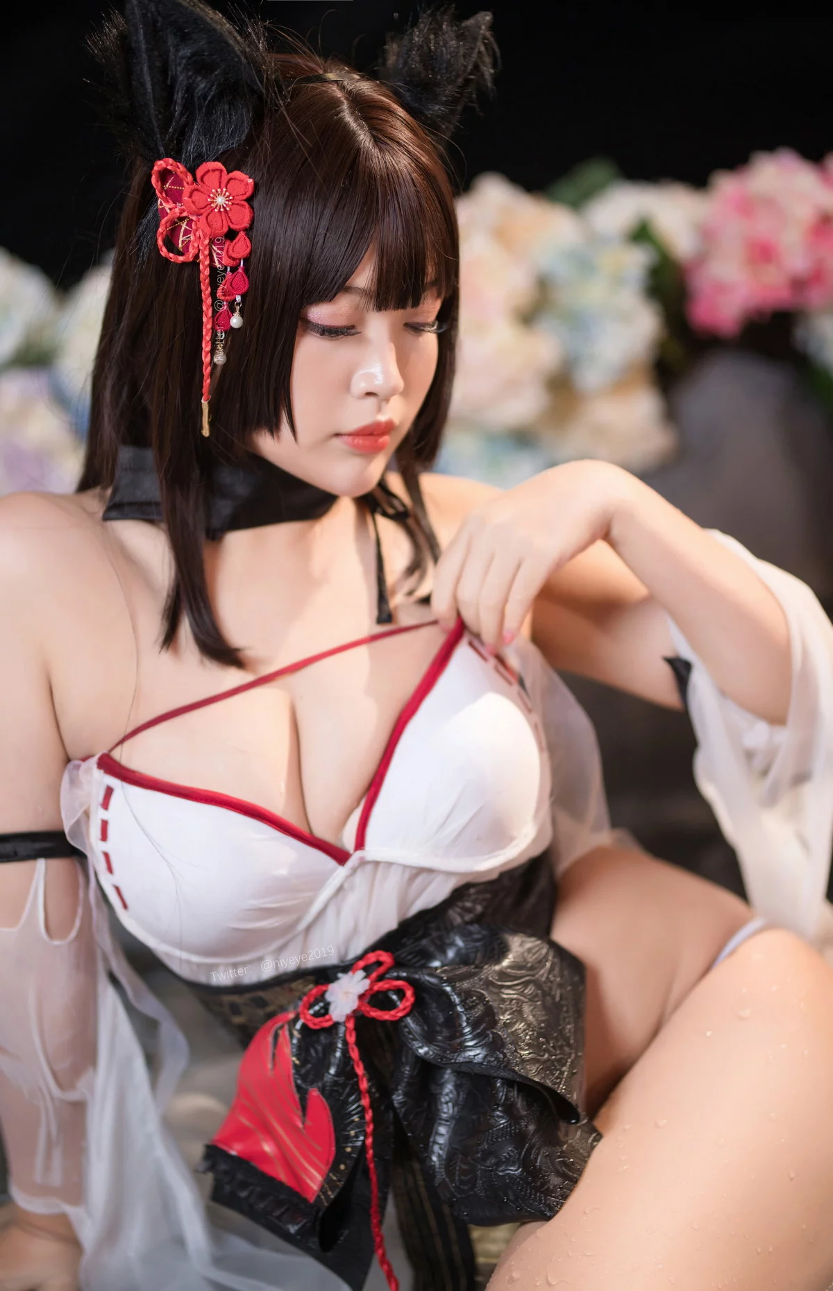 萌系小姐姐白烨湿身天诚泳装主题性感猫女郎装扮白色薄纱服饰秀丰满身材诱惑写真61P