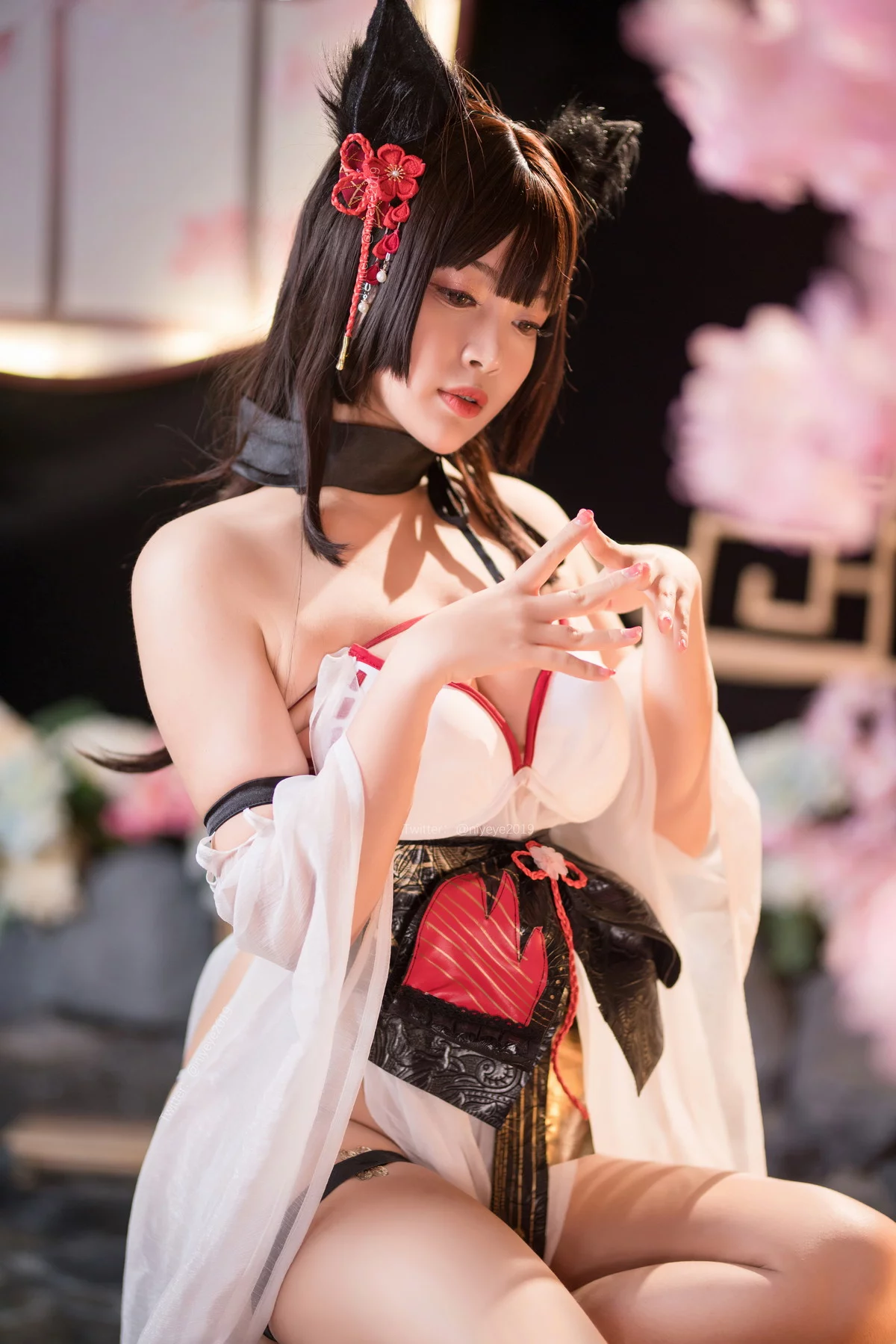 萌系小姐姐白烨湿身天诚泳装主题性感猫女郎装扮白色薄纱服饰秀丰满身材诱惑写真61P