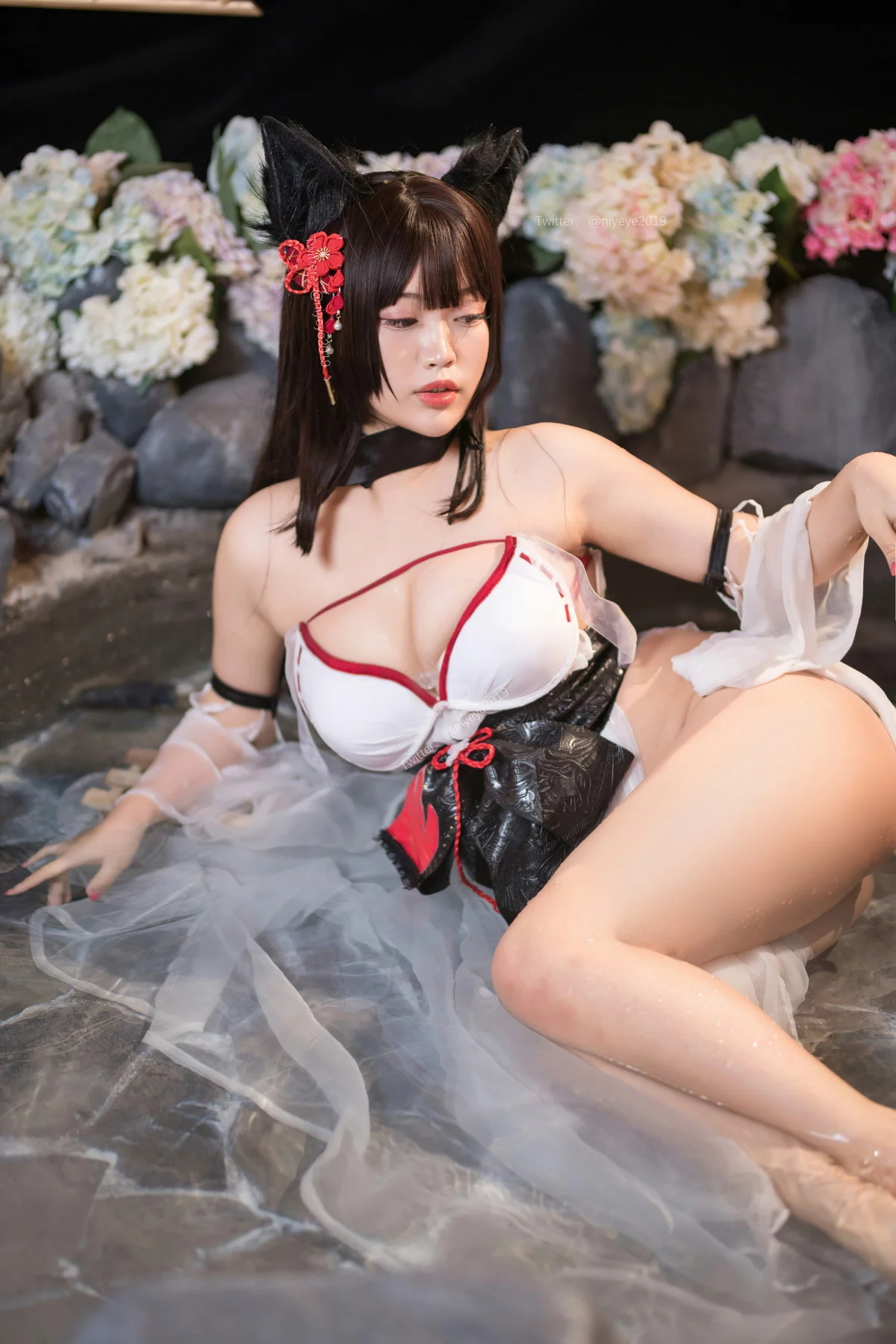 萌系小姐姐白烨湿身天诚泳装主题性感猫女郎装扮白色薄纱服饰秀丰满身材诱惑写真61P