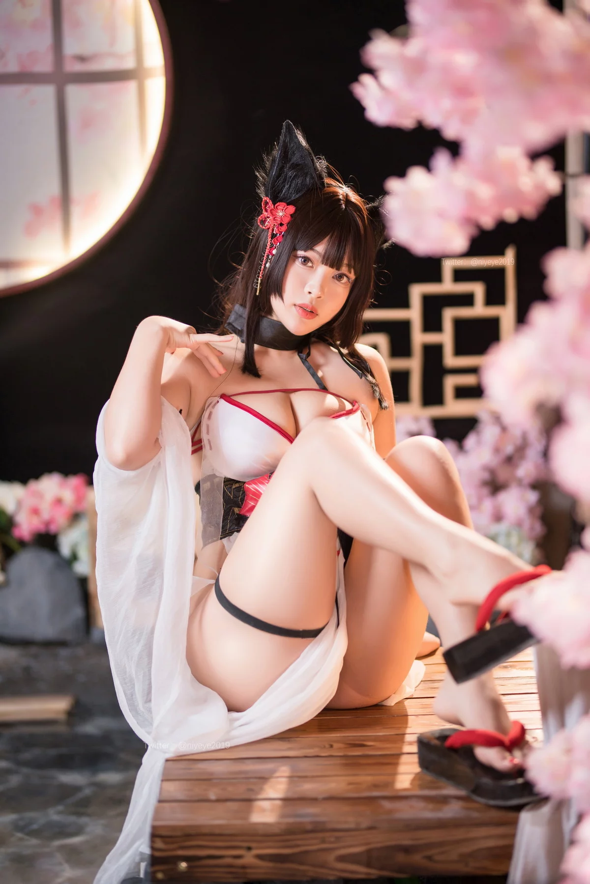 萌系小姐姐白烨湿身天诚泳装主题性感猫女郎装扮白色薄纱服饰秀丰满身材诱惑写真61P