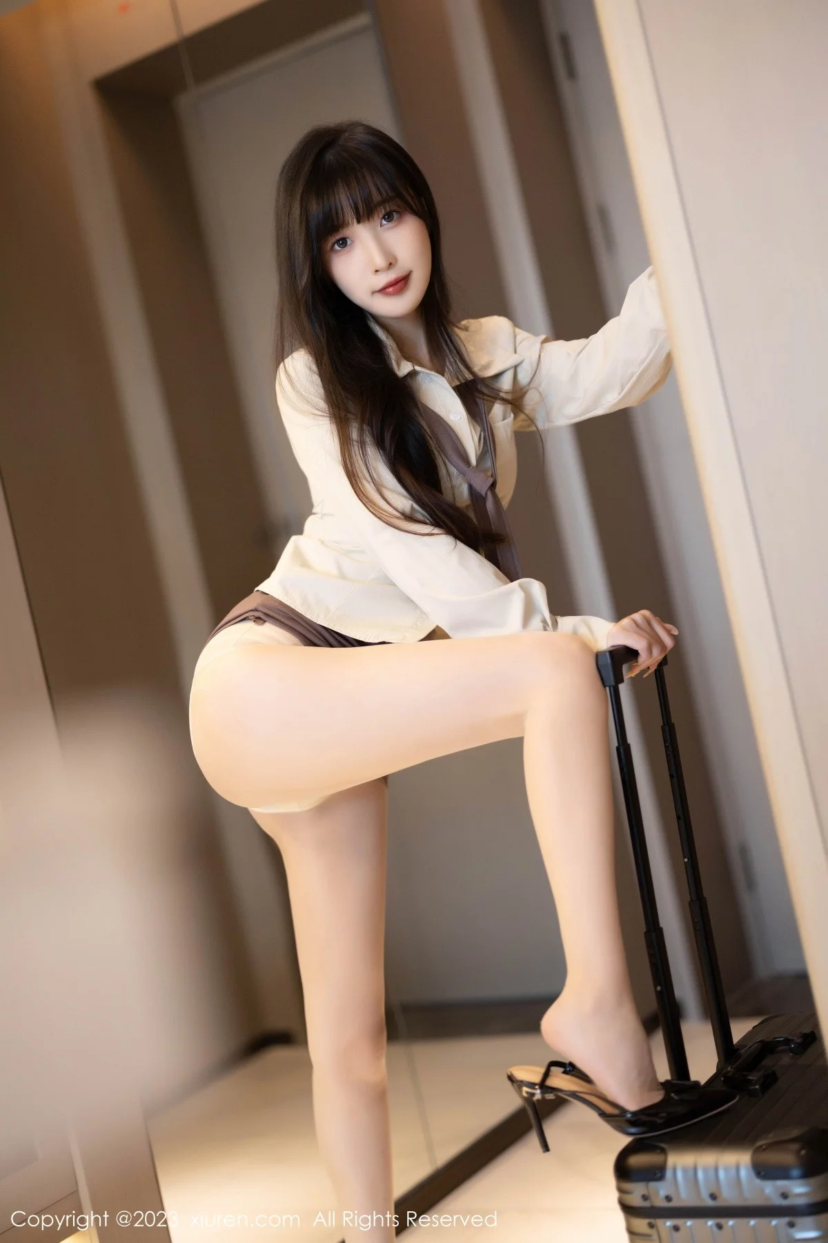 XiuRen第7745期_模特林星阑性感杏色上衣配短裙露原色丝袜秀苗条身材诱惑写真83P
