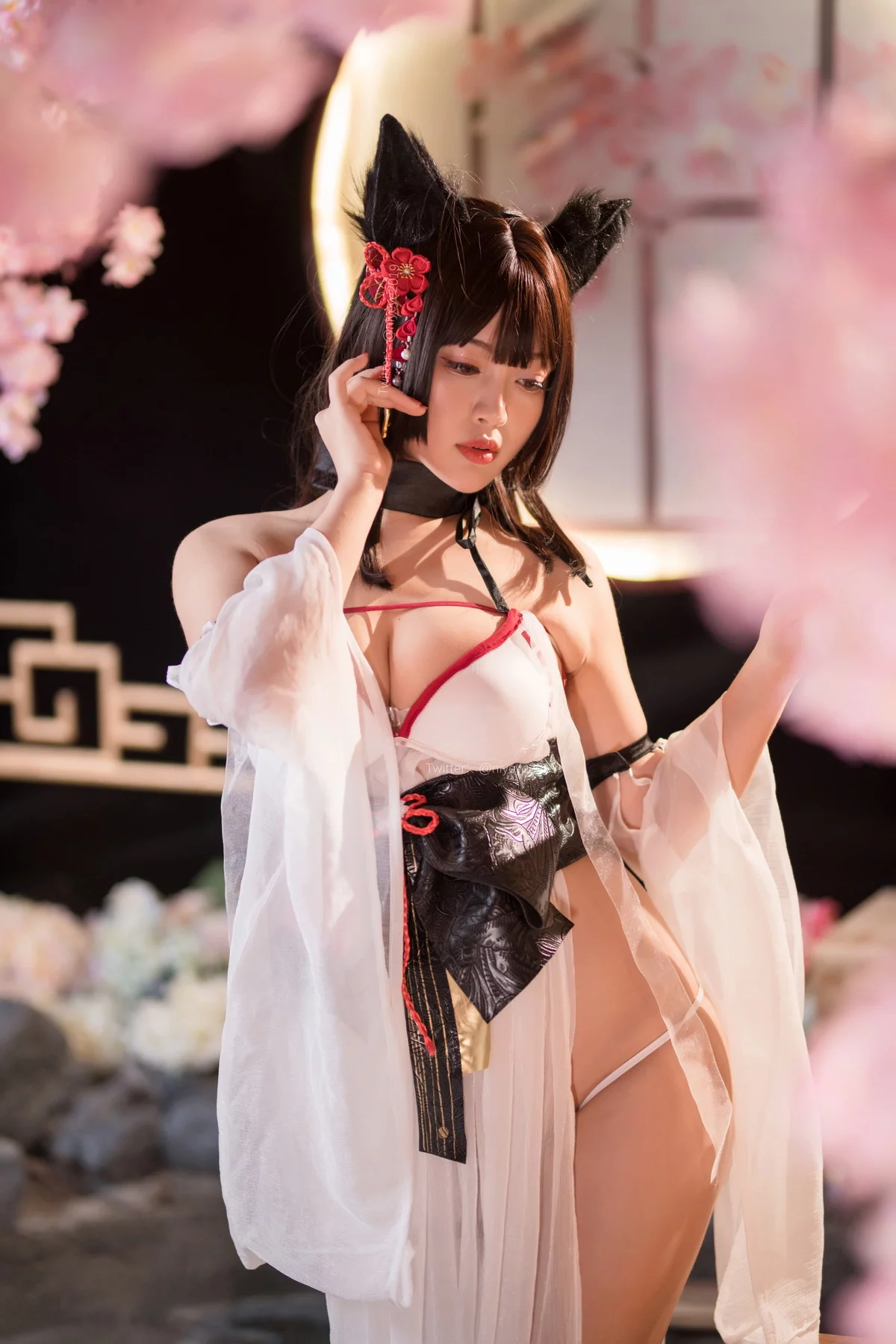 萌系小姐姐白烨湿身天诚泳装主题性感猫女郎装扮白色薄纱服饰秀丰满身材诱惑写真61P