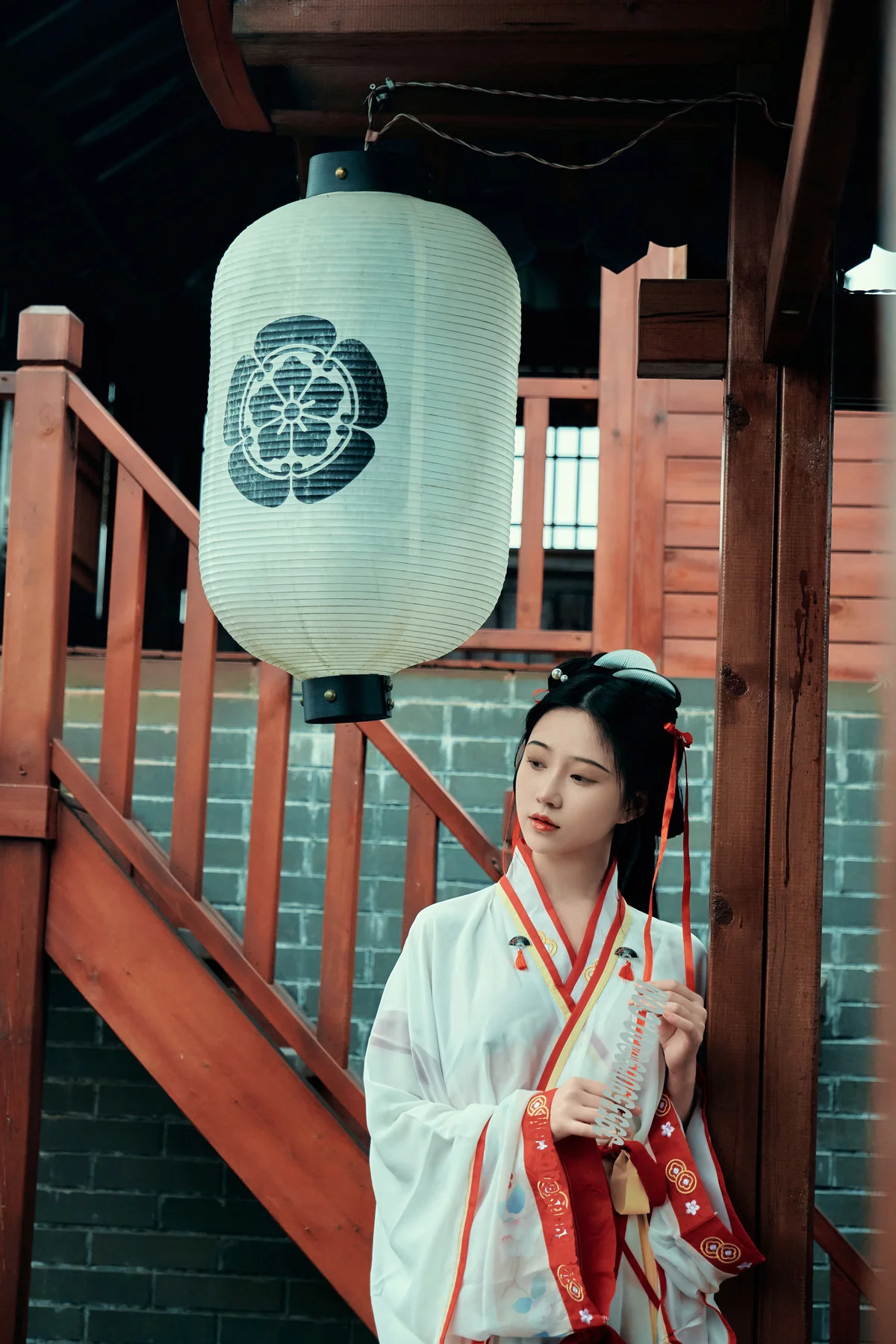 网络美女年年Nnian如梦令主题性感古典汉服长衫半脱露豪乳遮点极致诱惑写真32P