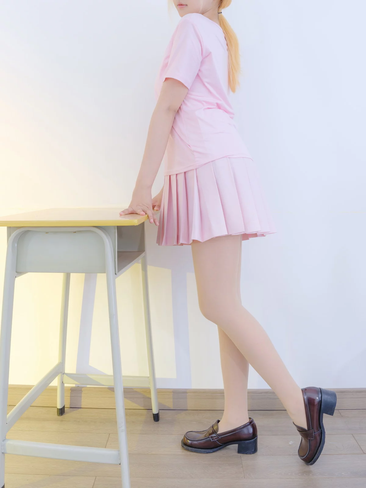 萝莉写真机构森萝财团露露子主题私房性感粉色JK制服配超薄肉丝秀美腿诱惑写真100P