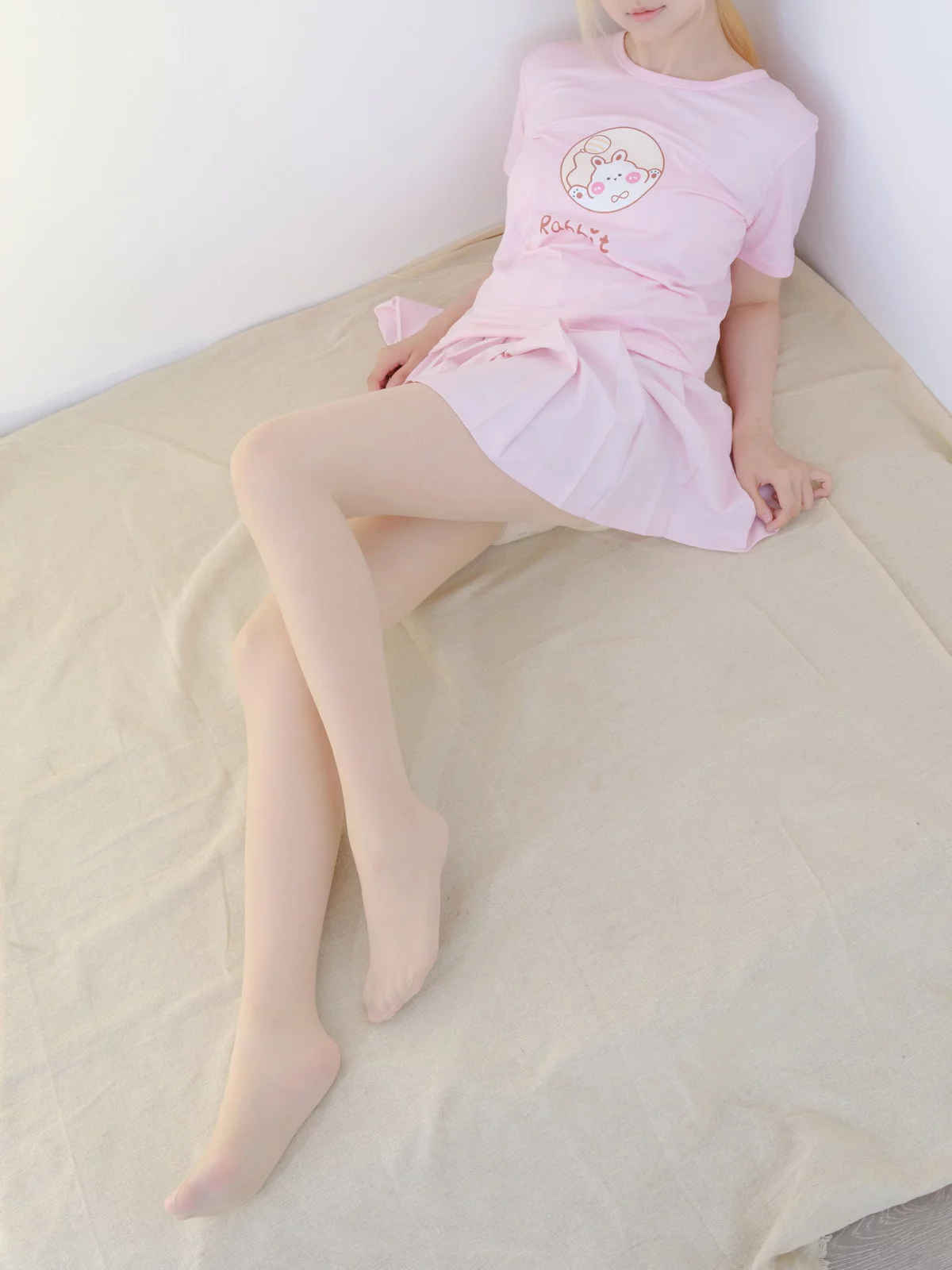 萝莉写真机构森萝财团露露子主题私房性感粉色JK制服配超薄肉丝秀美腿诱惑写真100P