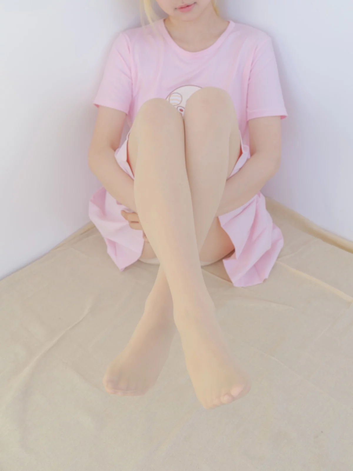 萝莉写真机构森萝财团露露子主题私房性感粉色JK制服配超薄肉丝秀美腿诱惑写真100P
