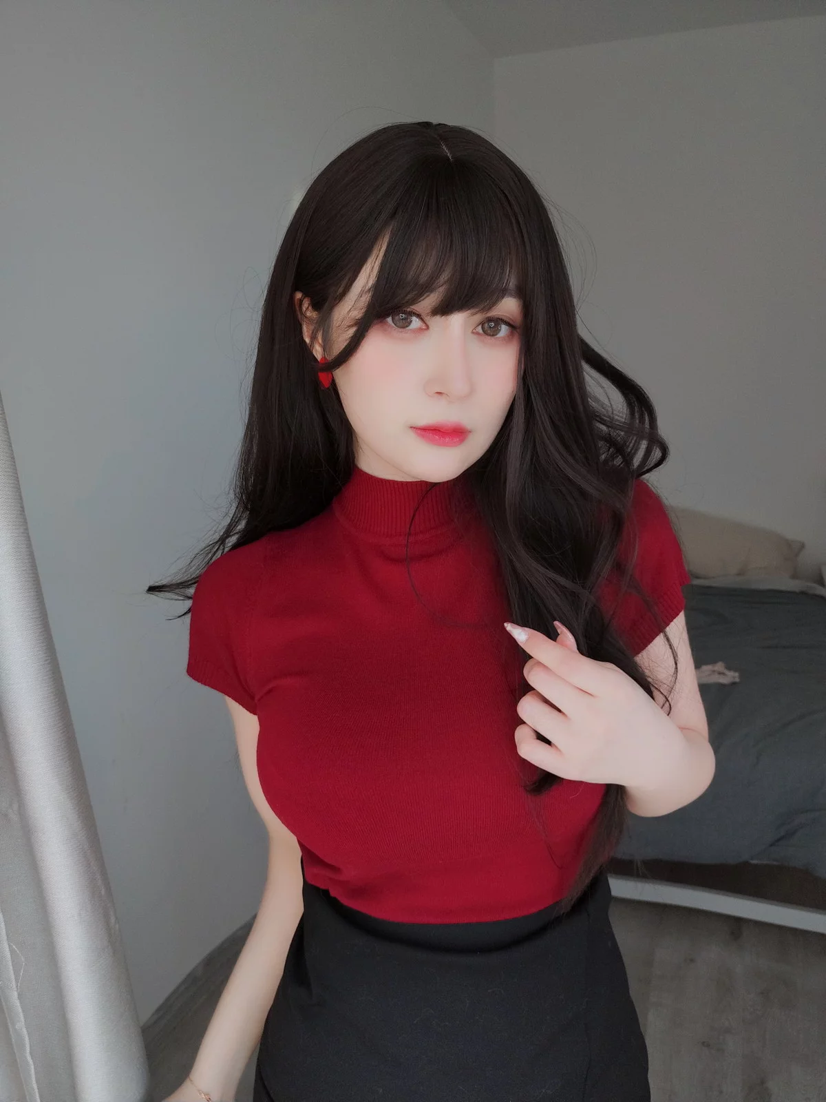 Coser小姐姐白银穿着吊带的姐姐主题私房半脱露蕾丝内衣配黑丝吊袜诱惑写真87P