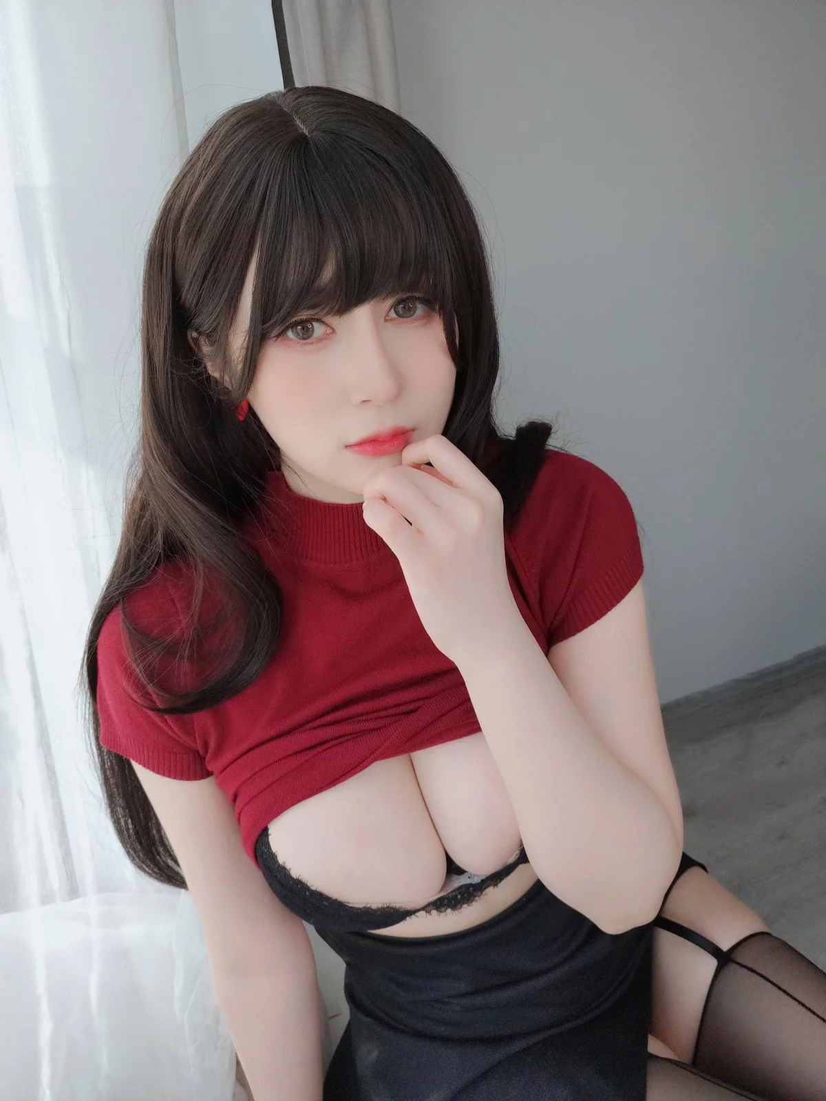 Coser小姐姐白银穿着吊带的姐姐主题私房半脱露蕾丝内衣配黑丝吊袜诱惑写真87P