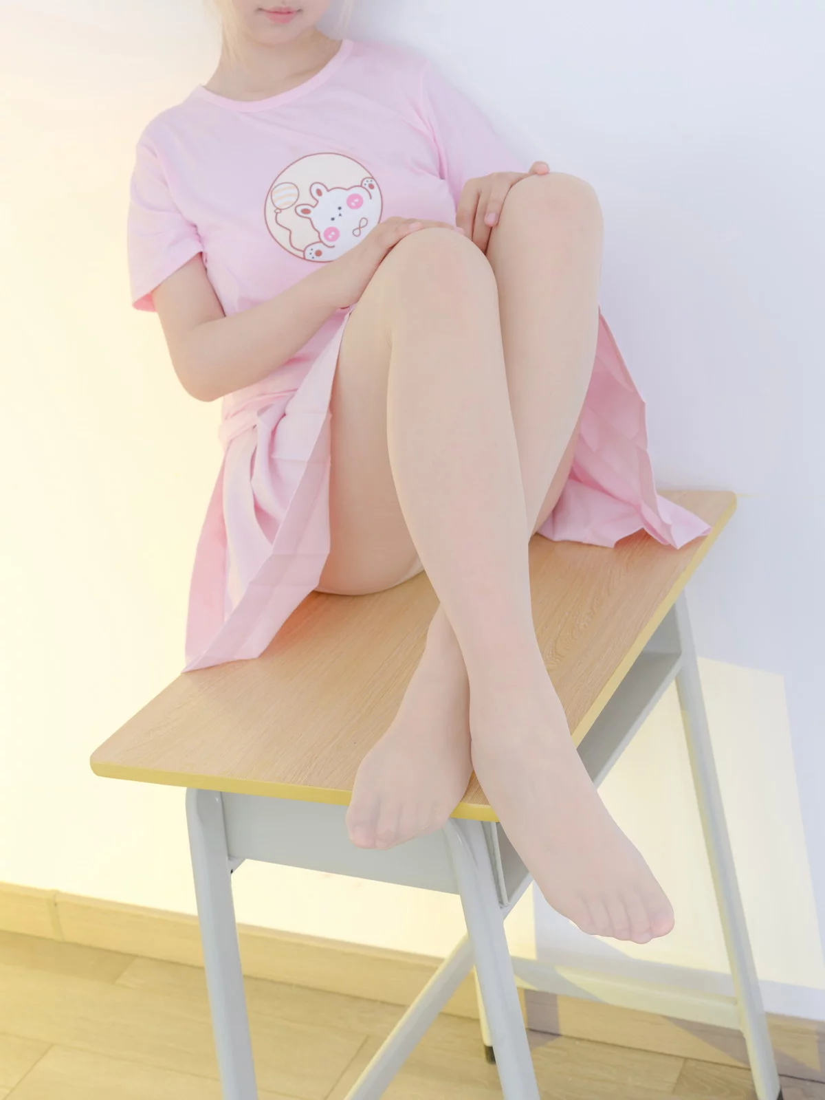 萝莉写真机构森萝财团露露子主题私房性感粉色JK制服配超薄肉丝秀美腿诱惑写真100P