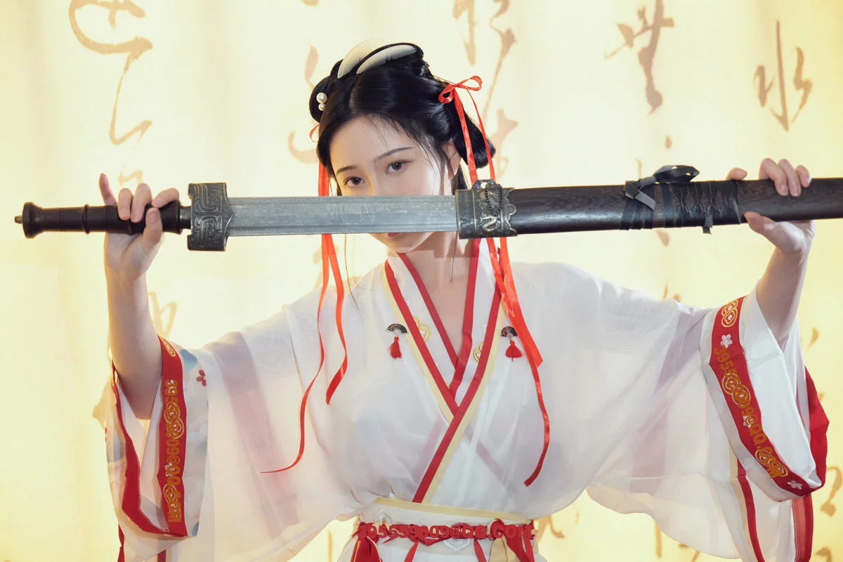 网络美女年年Nnian如梦令主题性感古典汉服长衫半脱露豪乳遮点极致诱惑写真32P