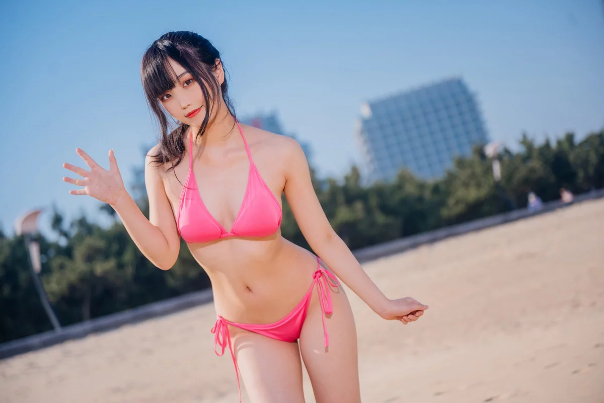 网络美女汪知子粉色比基尼主题户外沙滩性感粉色比基尼秀完美身材迷人诱惑写真30P