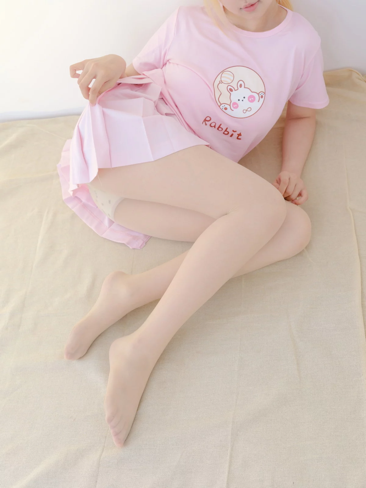 萝莉写真机构森萝财团露露子主题私房性感粉色JK制服配超薄肉丝秀美腿诱惑写真100P