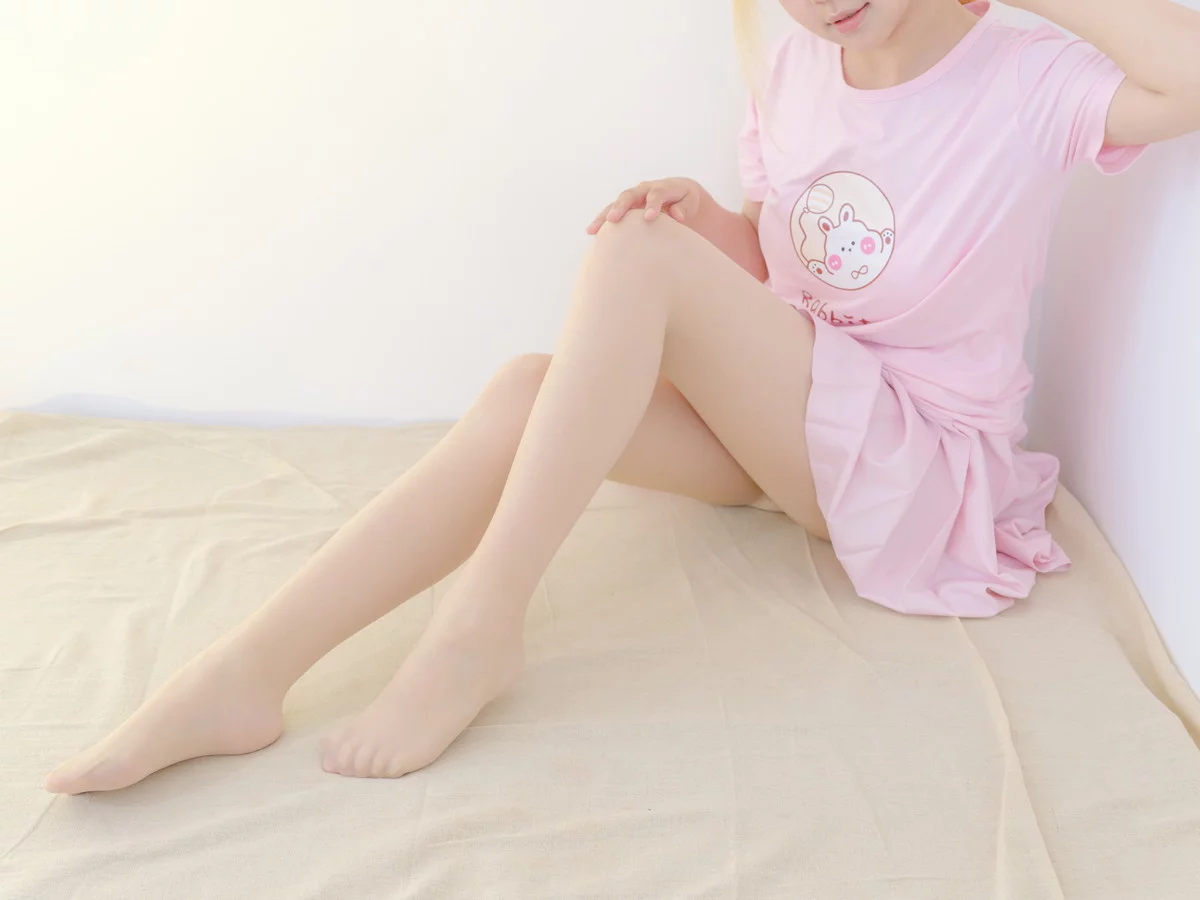 萝莉写真机构森萝财团露露子主题私房性感粉色JK制服配超薄肉丝秀美腿诱惑写真100P