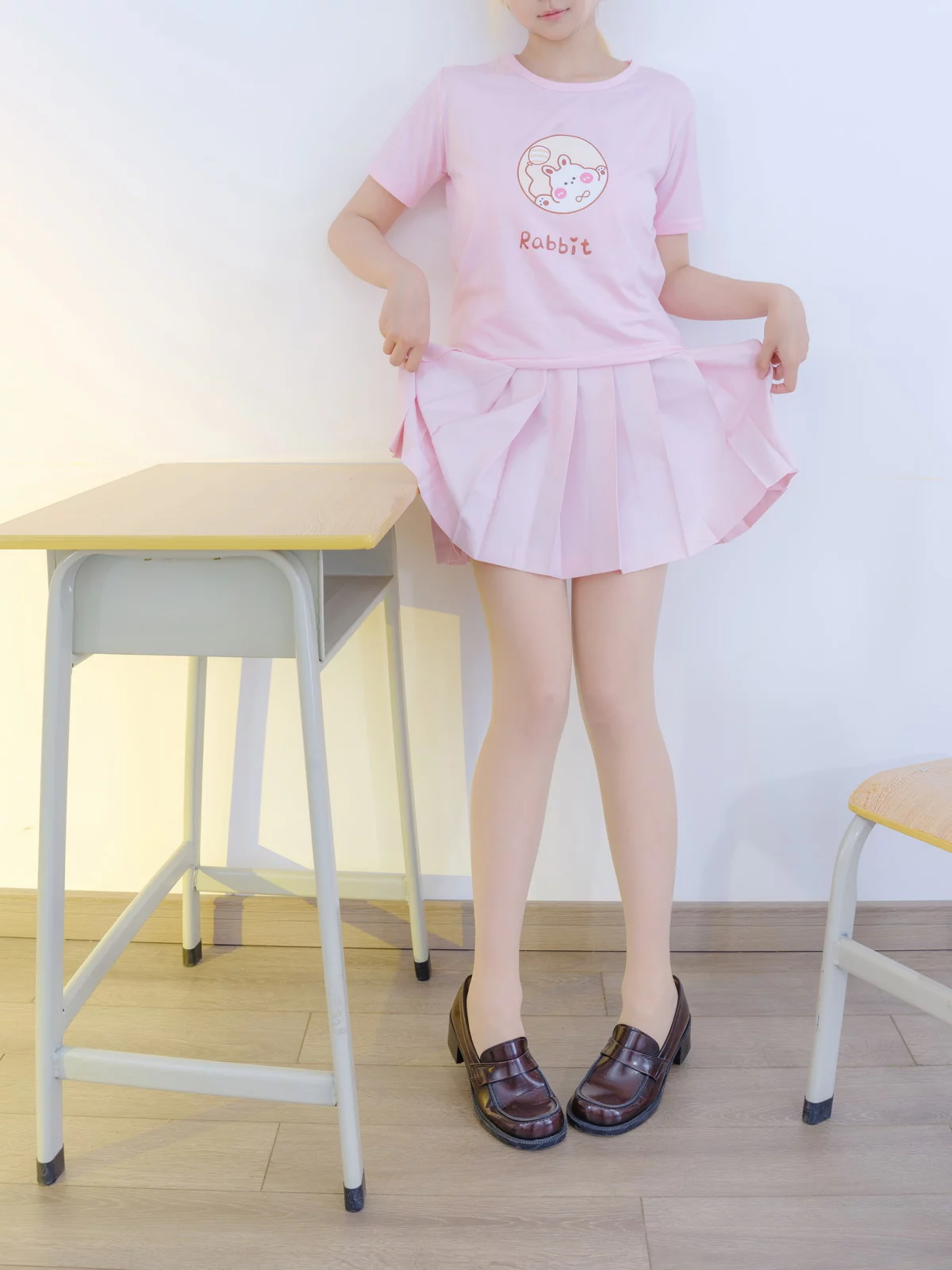 萝莉写真机构森萝财团露露子主题私房性感粉色JK制服配超薄肉丝秀美腿诱惑写真100P