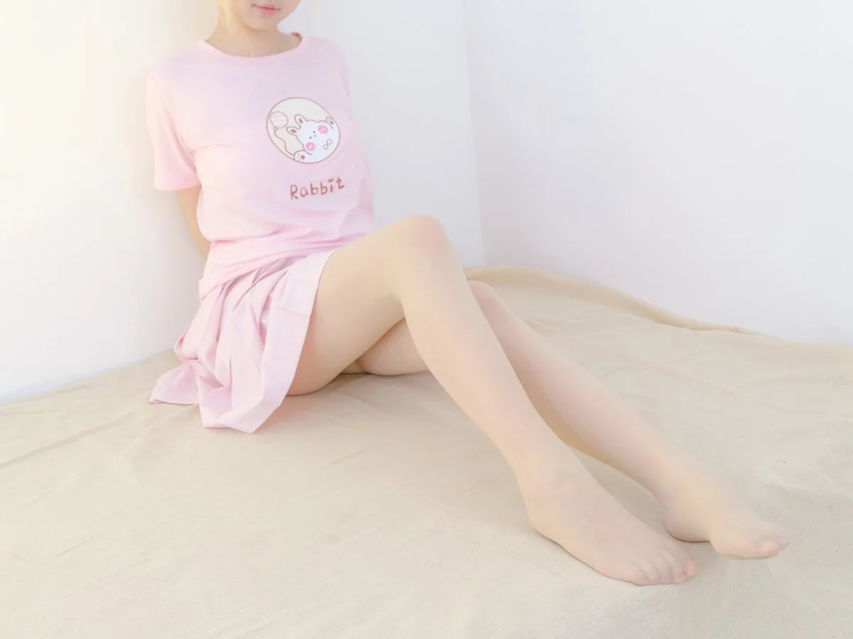 萝莉写真机构森萝财团露露子主题私房性感粉色JK制服配超薄肉丝秀美腿诱惑写真100P