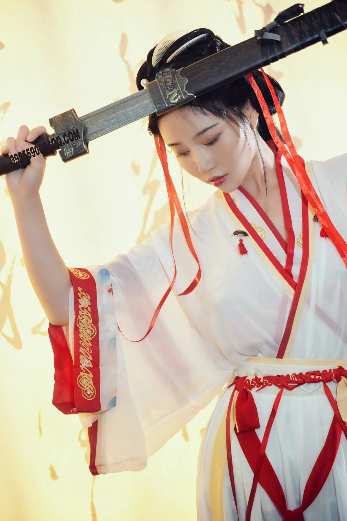 网络美女年年Nnian如梦令主题性感古典汉服长衫半脱露豪乳遮点极致诱惑写真32P