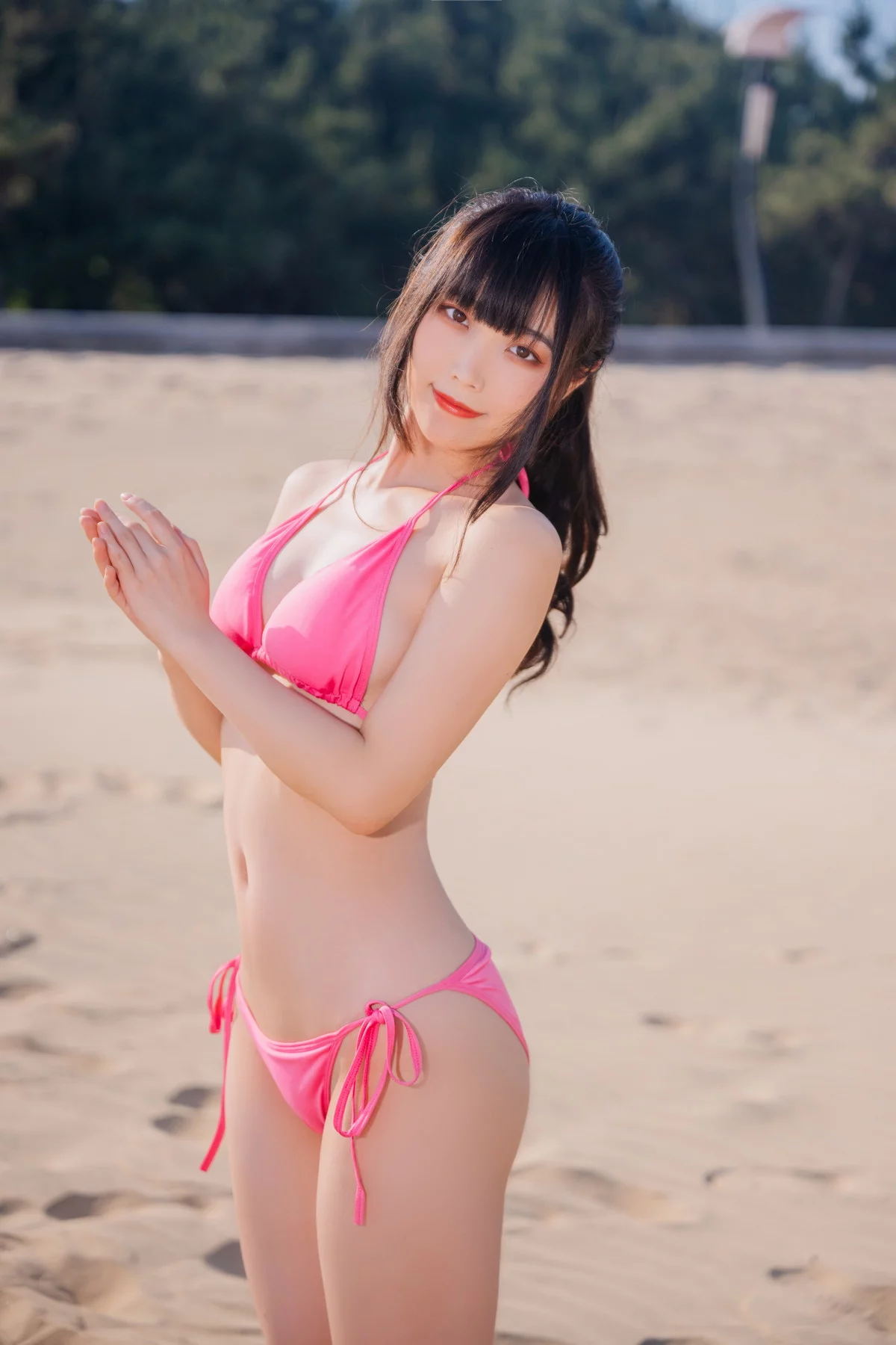 网络美女汪知子粉色比基尼主题户外沙滩性感粉色比基尼秀完美身材迷人诱惑写真30P