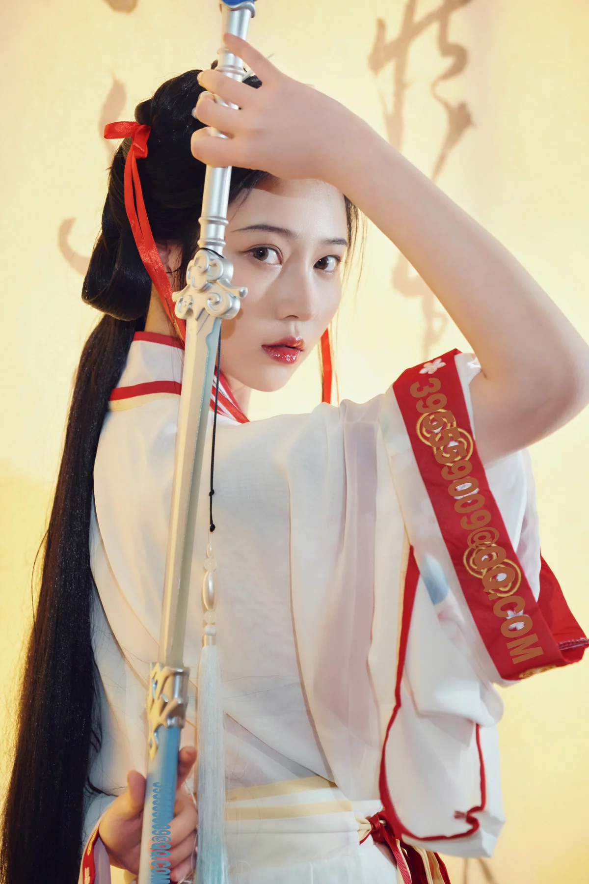 网络美女年年Nnian如梦令主题性感古典汉服长衫半脱露豪乳遮点极致诱惑写真32P