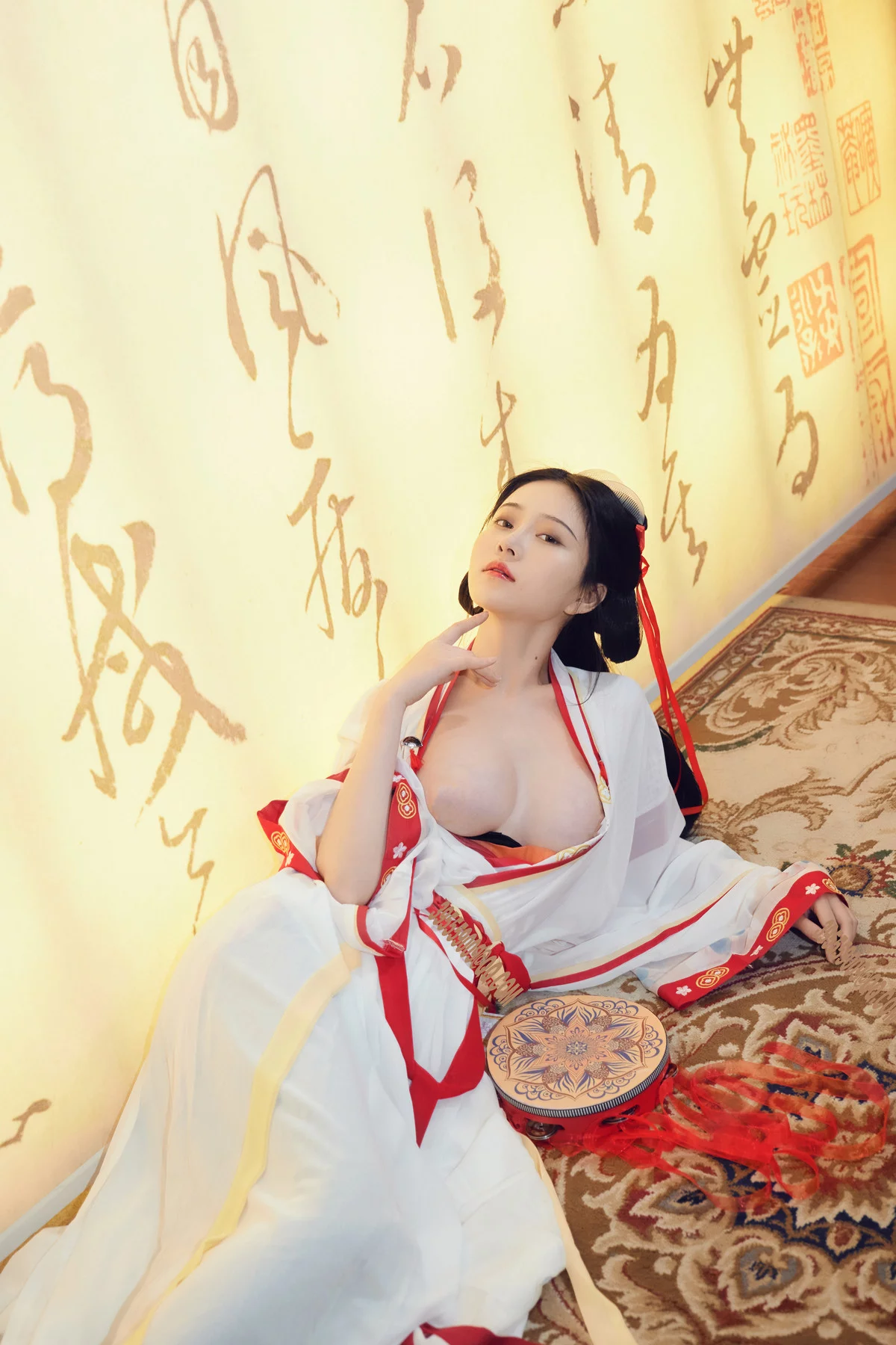 网络美女年年Nnian如梦令主题性感古典汉服长衫半脱露豪乳遮点极致诱惑写真32P