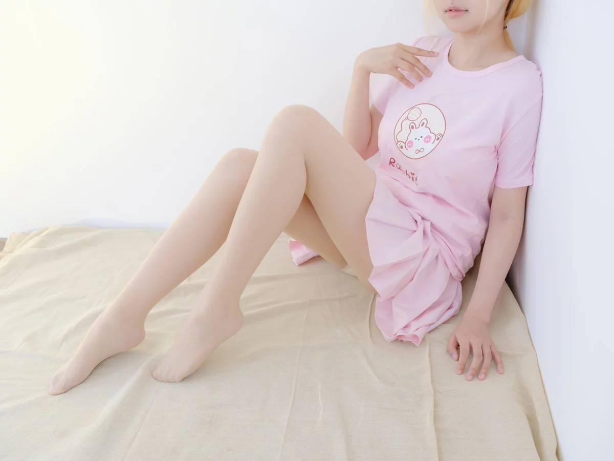 萝莉写真机构森萝财团露露子主题私房性感粉色JK制服配超薄肉丝秀美腿诱惑写真100P