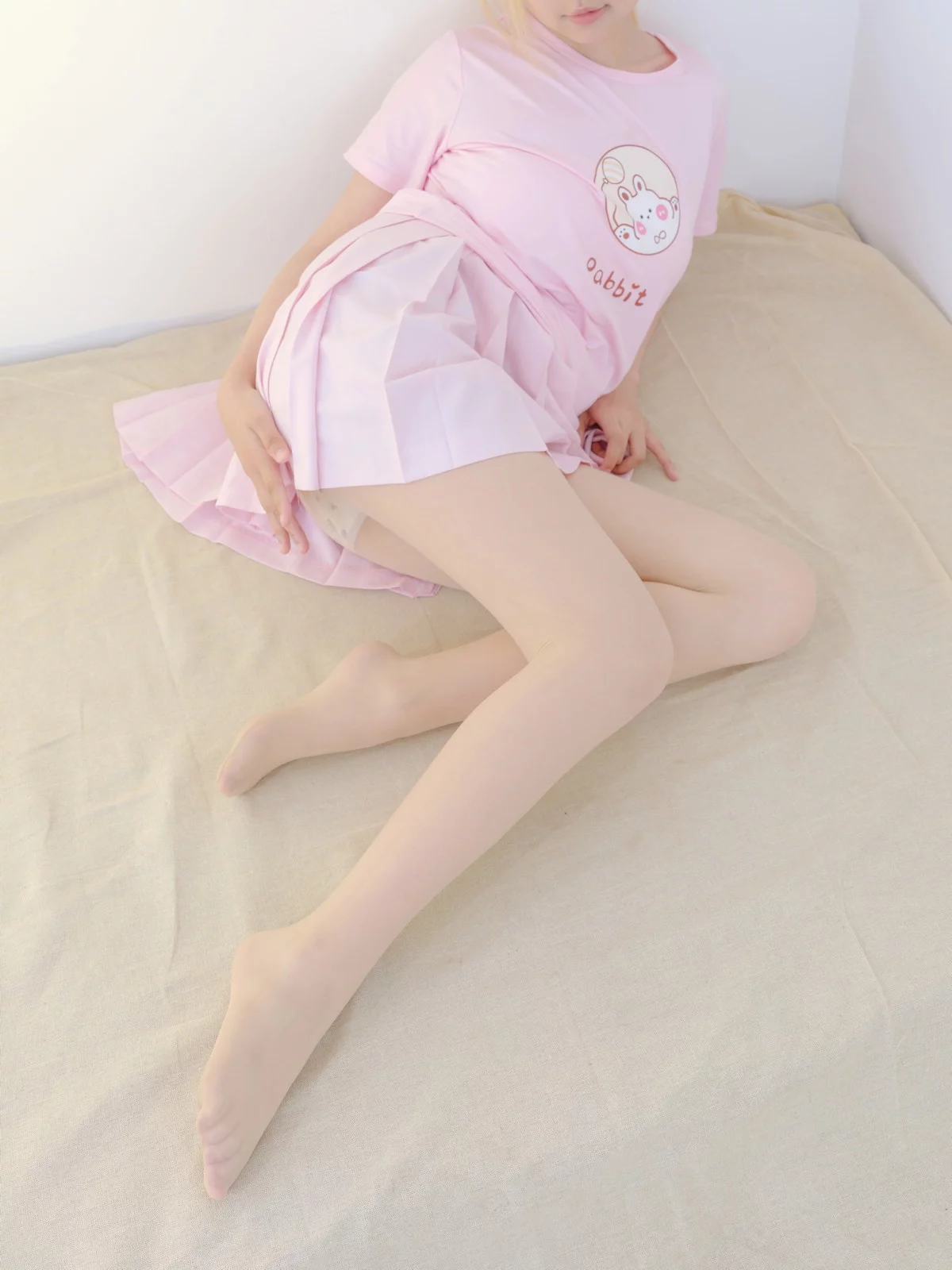 萝莉写真机构森萝财团露露子主题私房性感粉色JK制服配超薄肉丝秀美腿诱惑写真100P