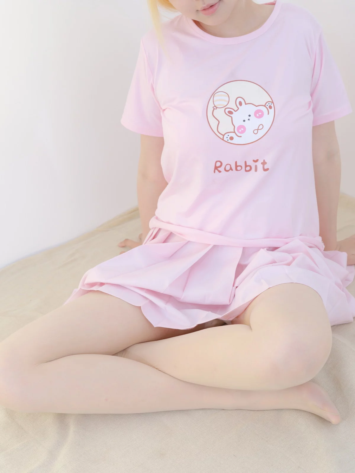 萝莉写真机构森萝财团露露子主题私房性感粉色JK制服配超薄肉丝秀美腿诱惑写真100P